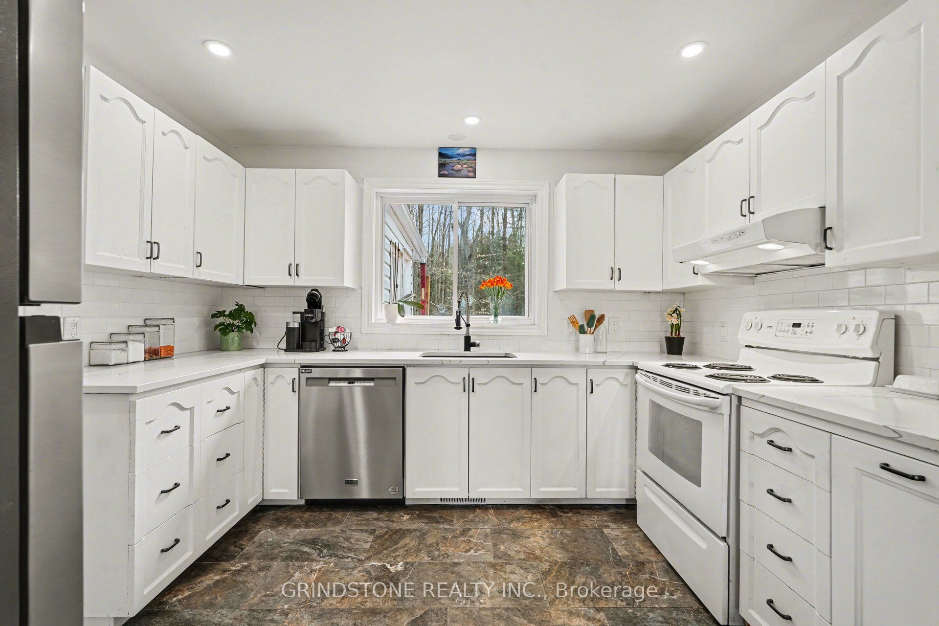 319 Riverwood Drive Property Photo 14