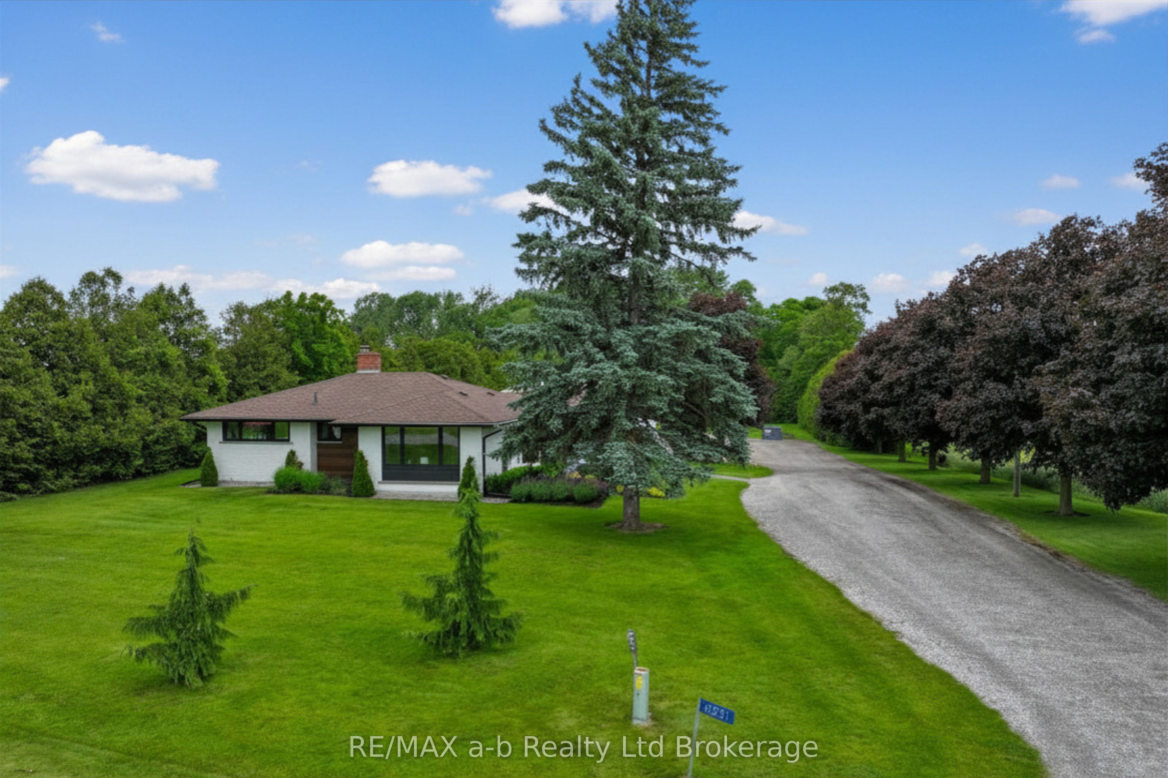306171 Caley Road Property Photo 2