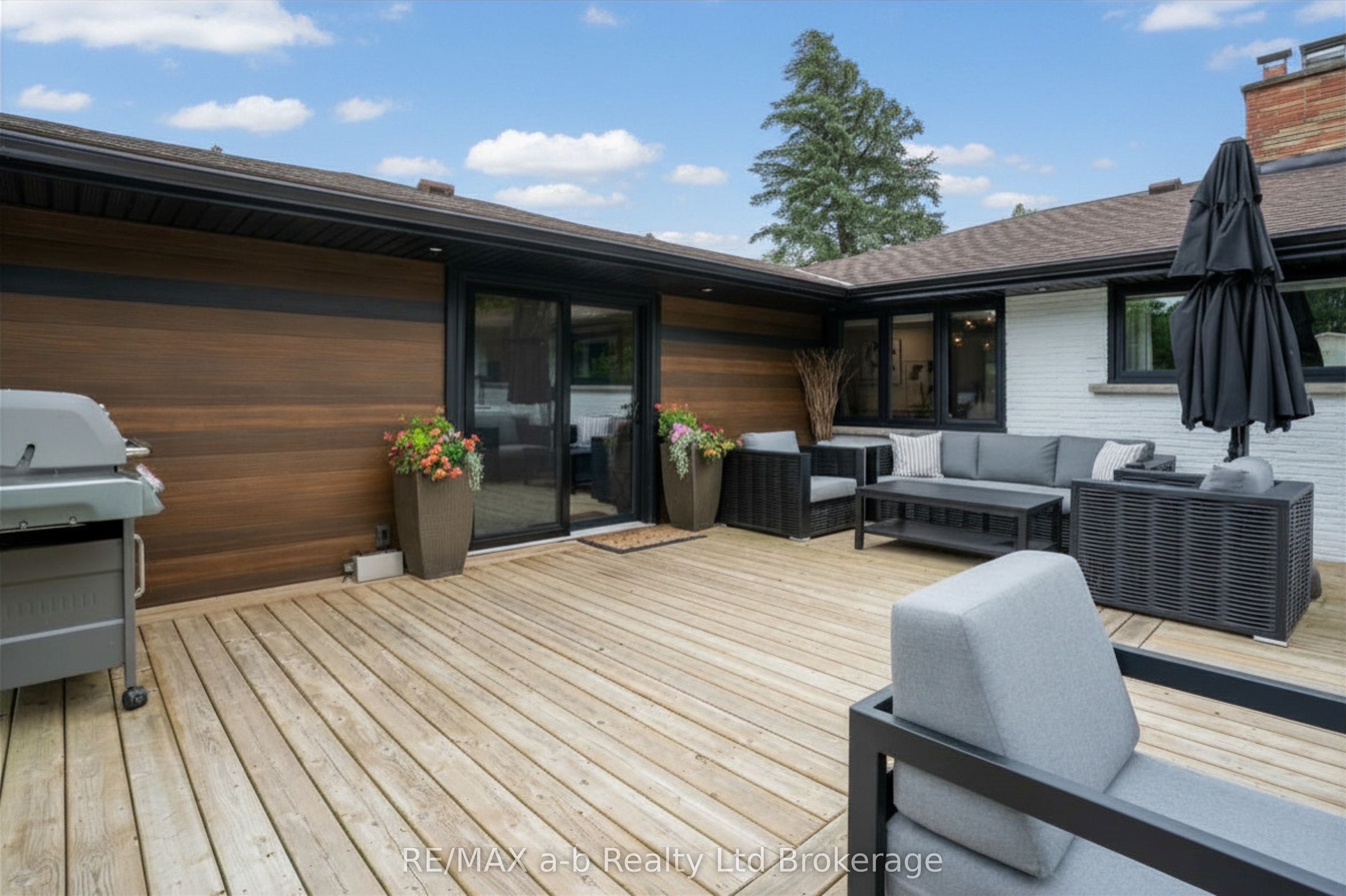 306171 Caley Road Property Photo 3