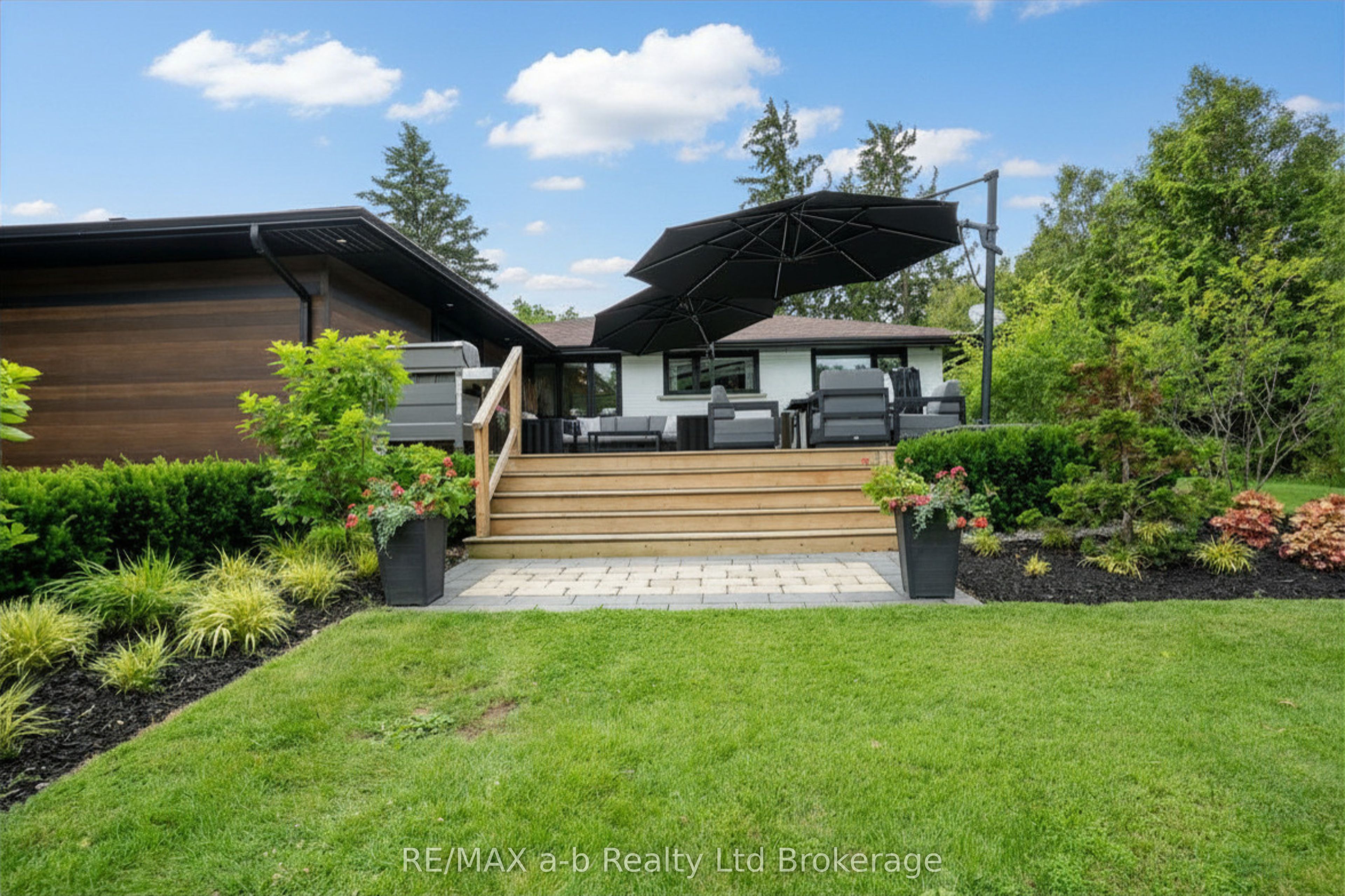 306171 Caley Road Property Photo 5