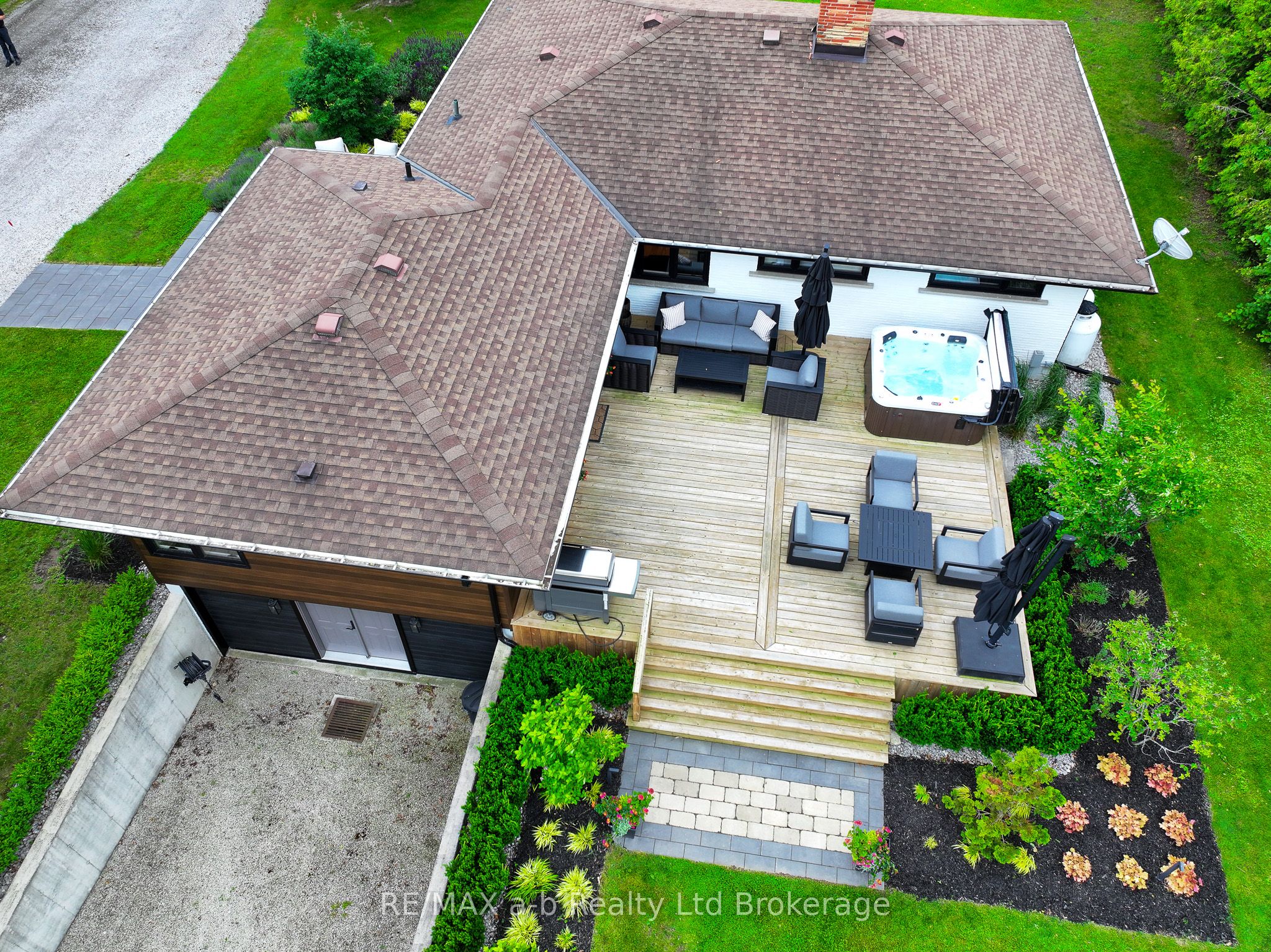 306171 Caley Road Property Photo 6