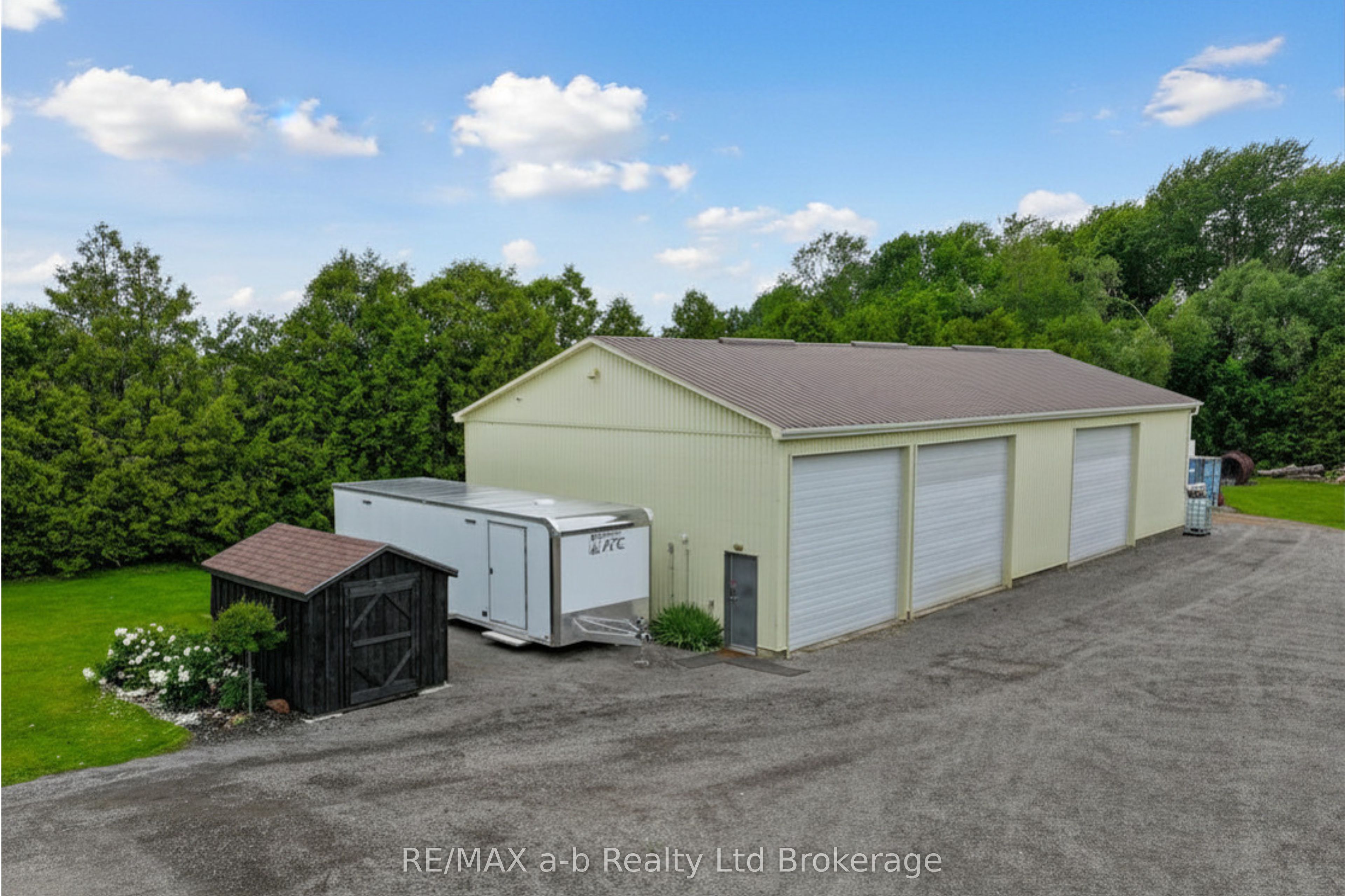 306171 Caley Road Property Photo 7