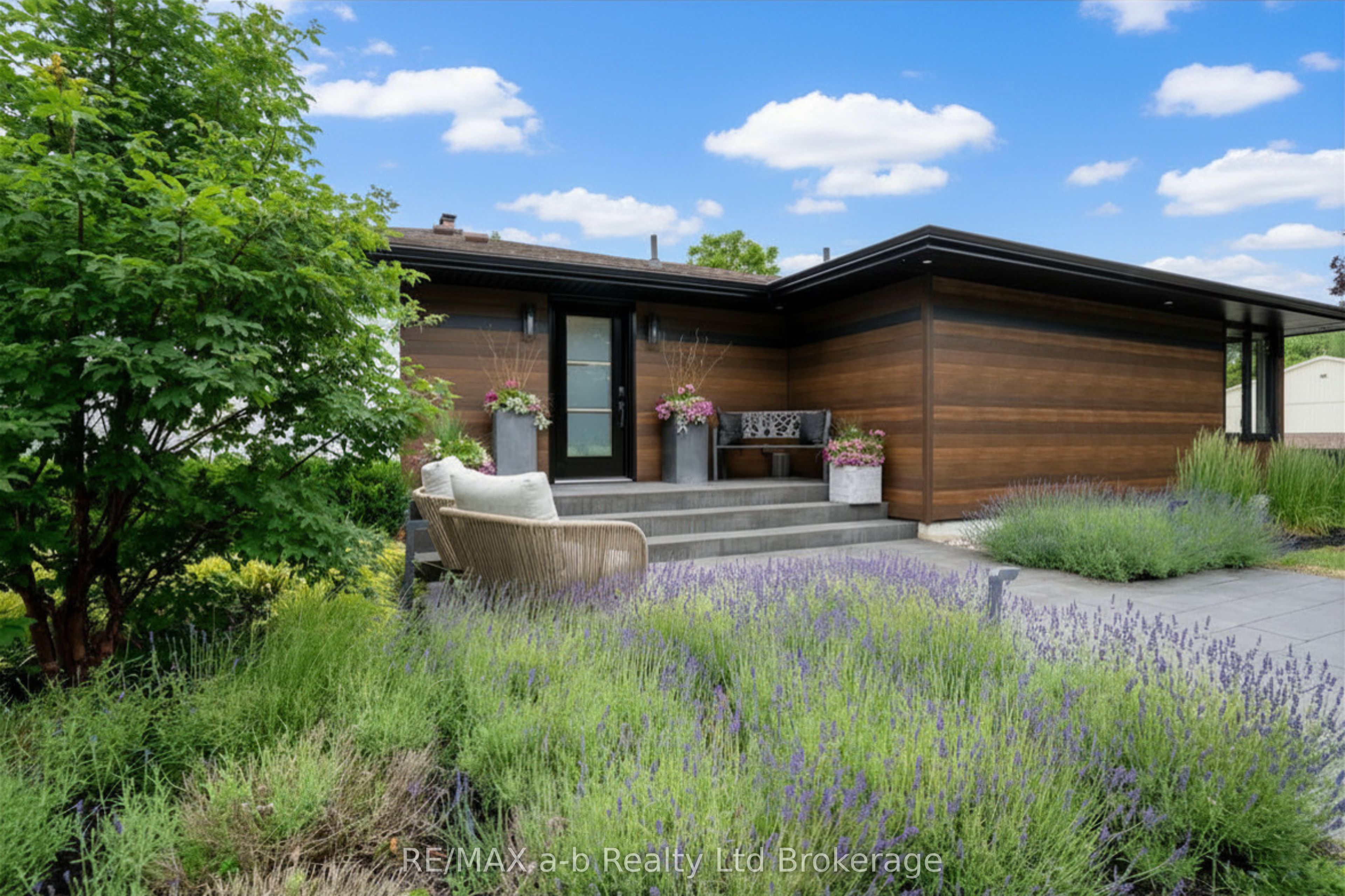 306171 Caley Road Property Photo 8