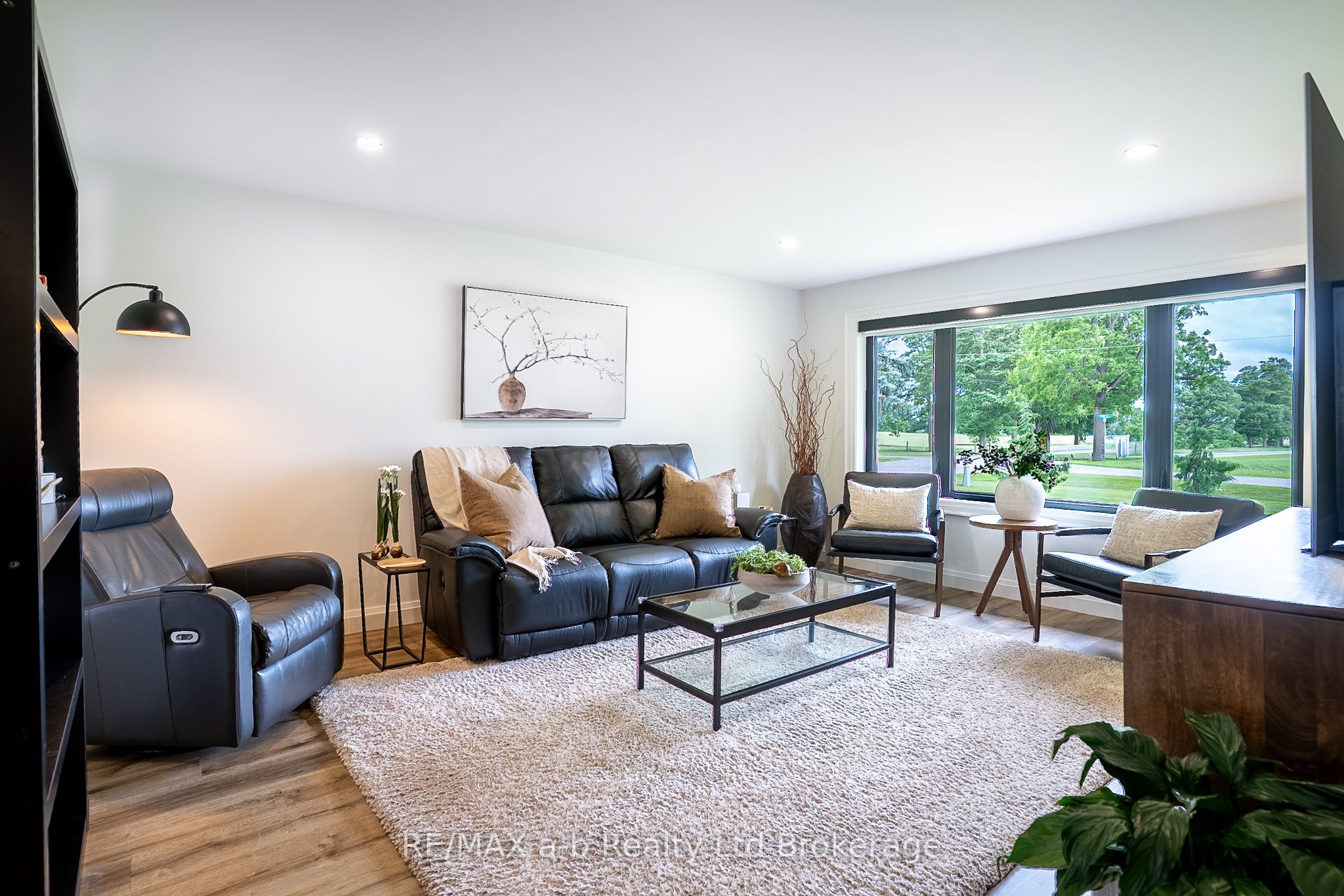 306171 Caley Road Property Photo 10