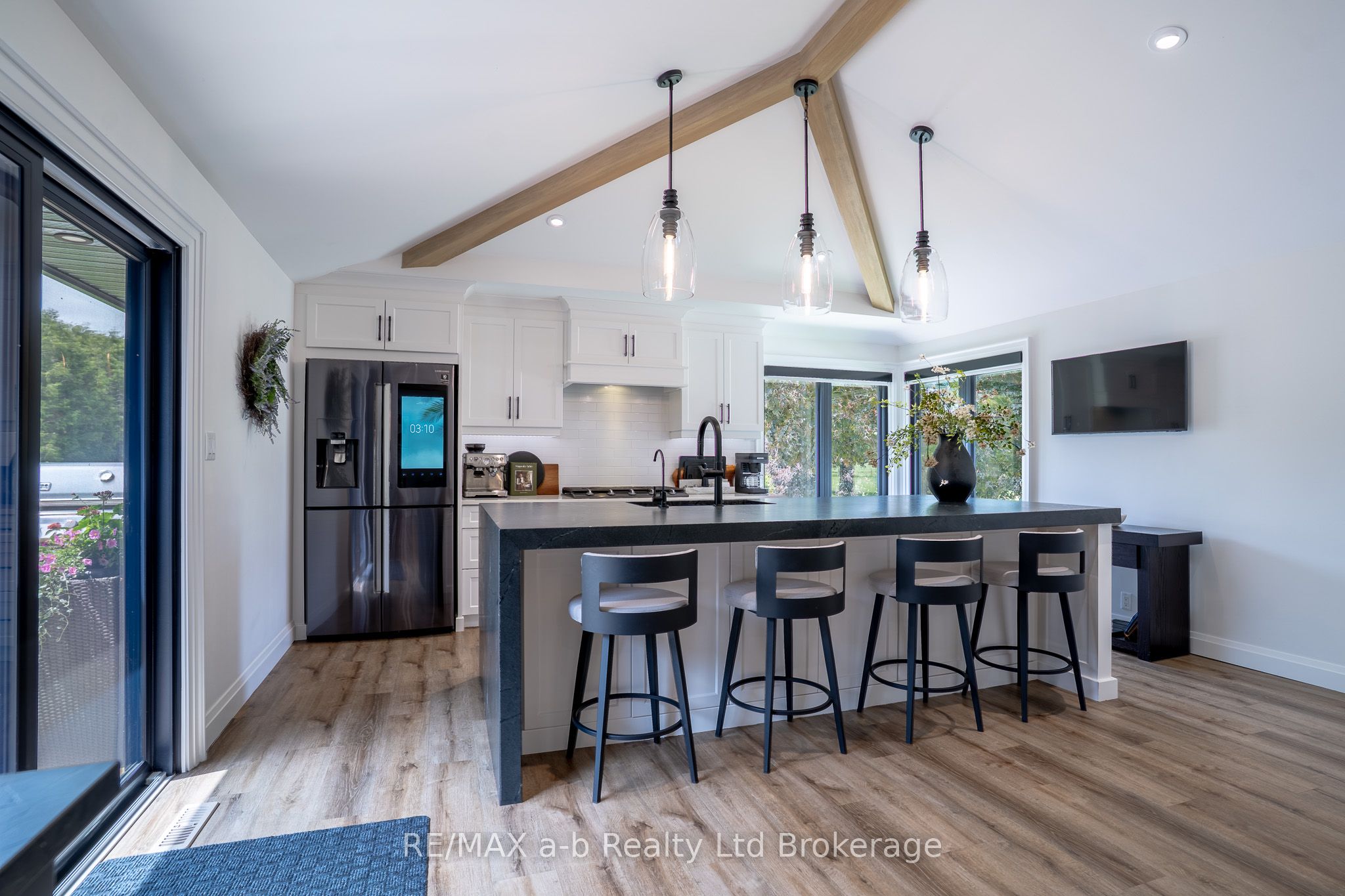 306171 Caley Road Property Photo 11