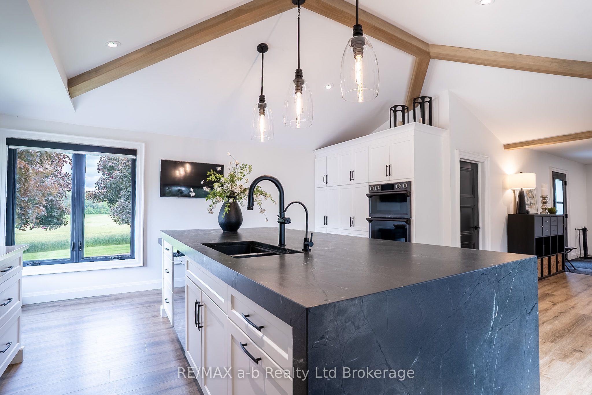 306171 Caley Road Property Photo 13