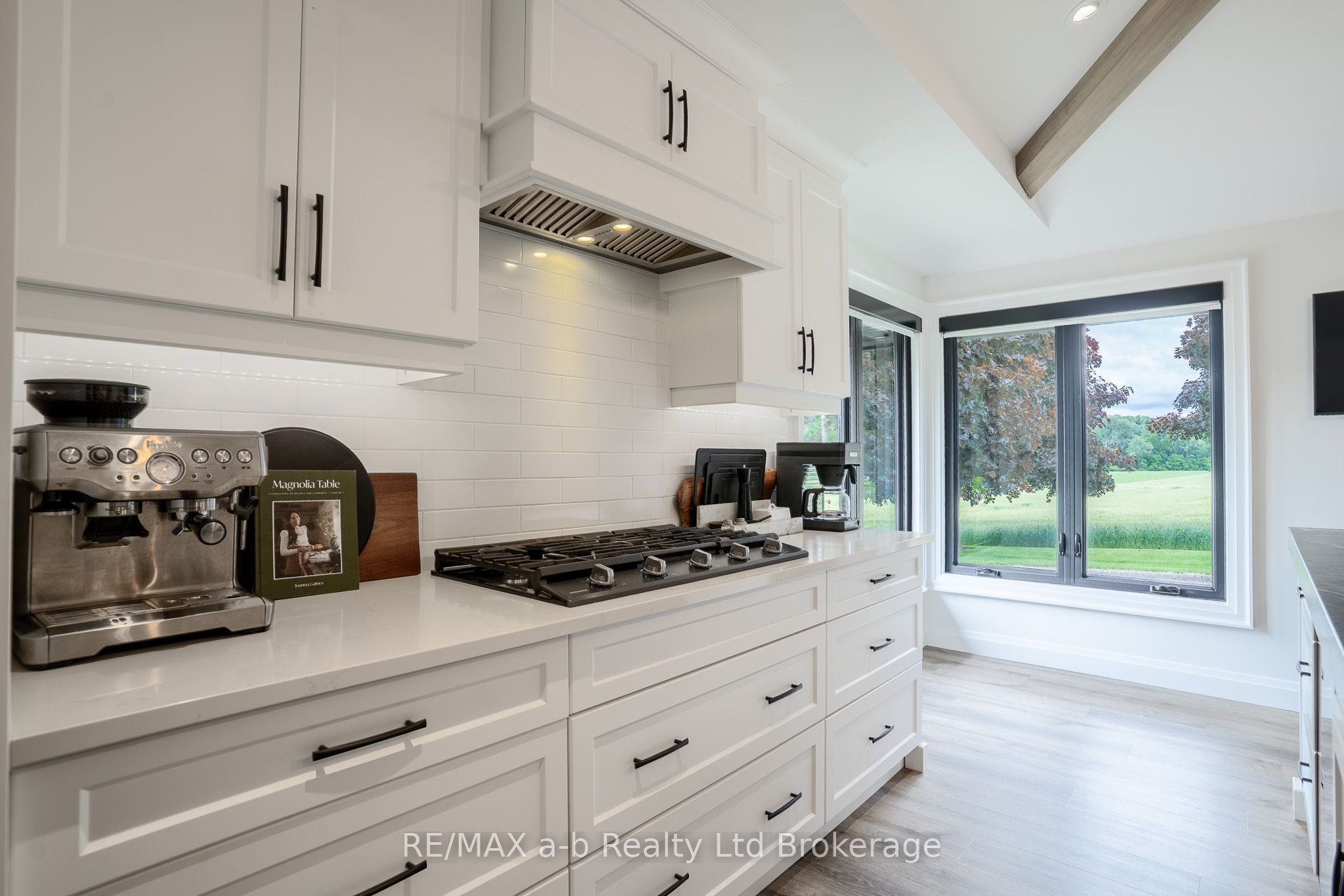 306171 Caley Road Property Photo 14