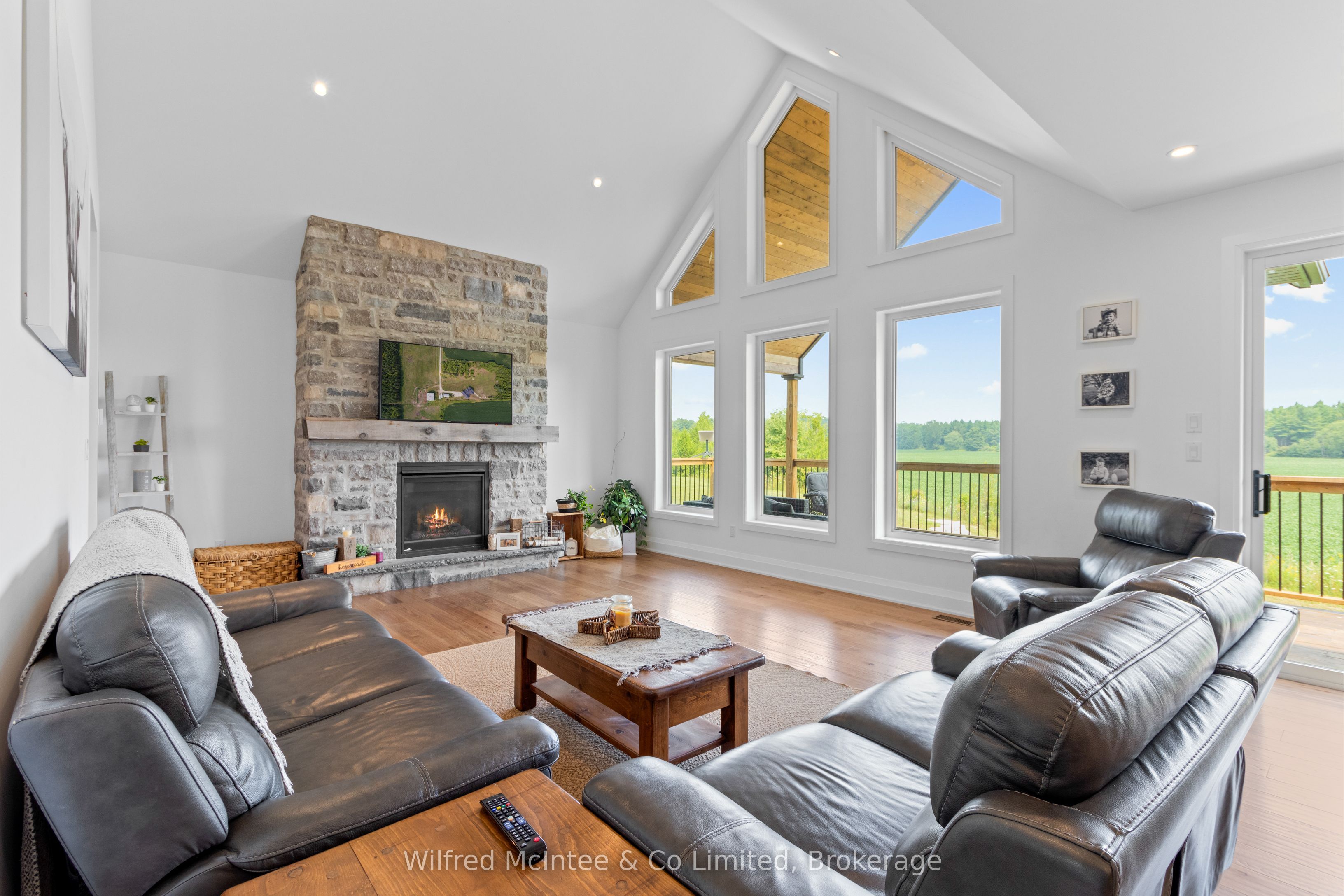 574461 Sideroad 40 Property Photo 13