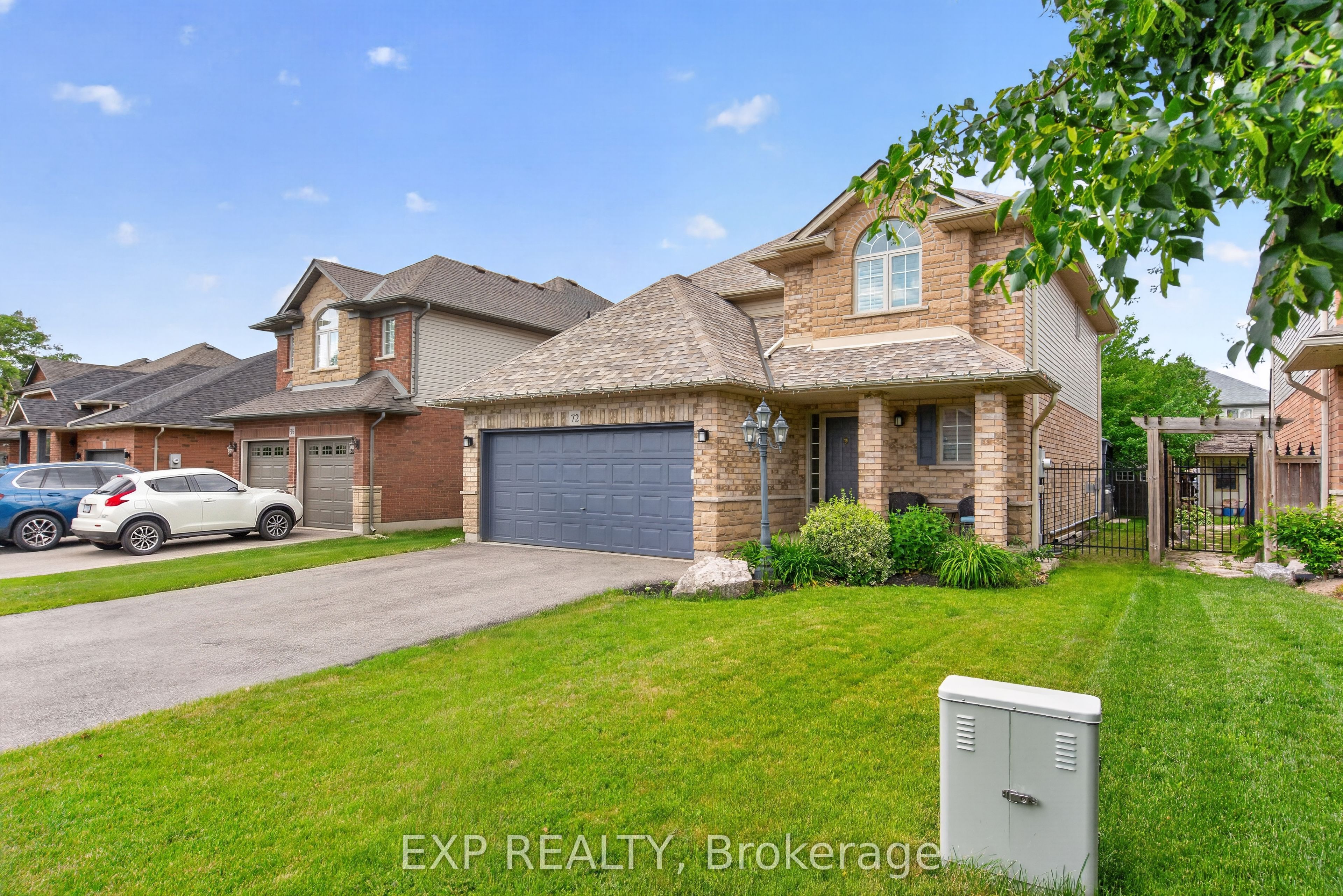 72 Etherington Crescent Property Photo 2