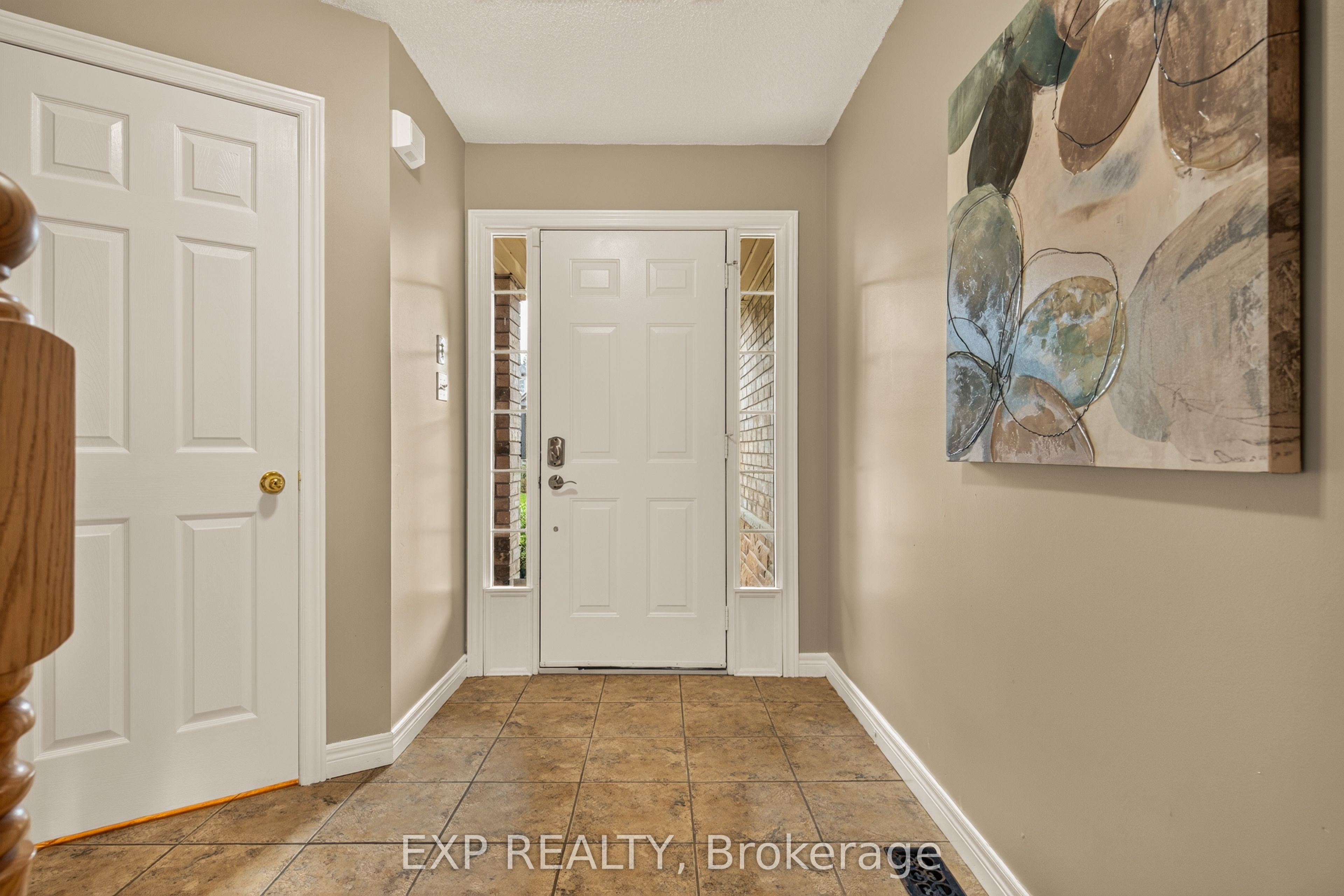 72 Etherington Crescent Property Photo 3