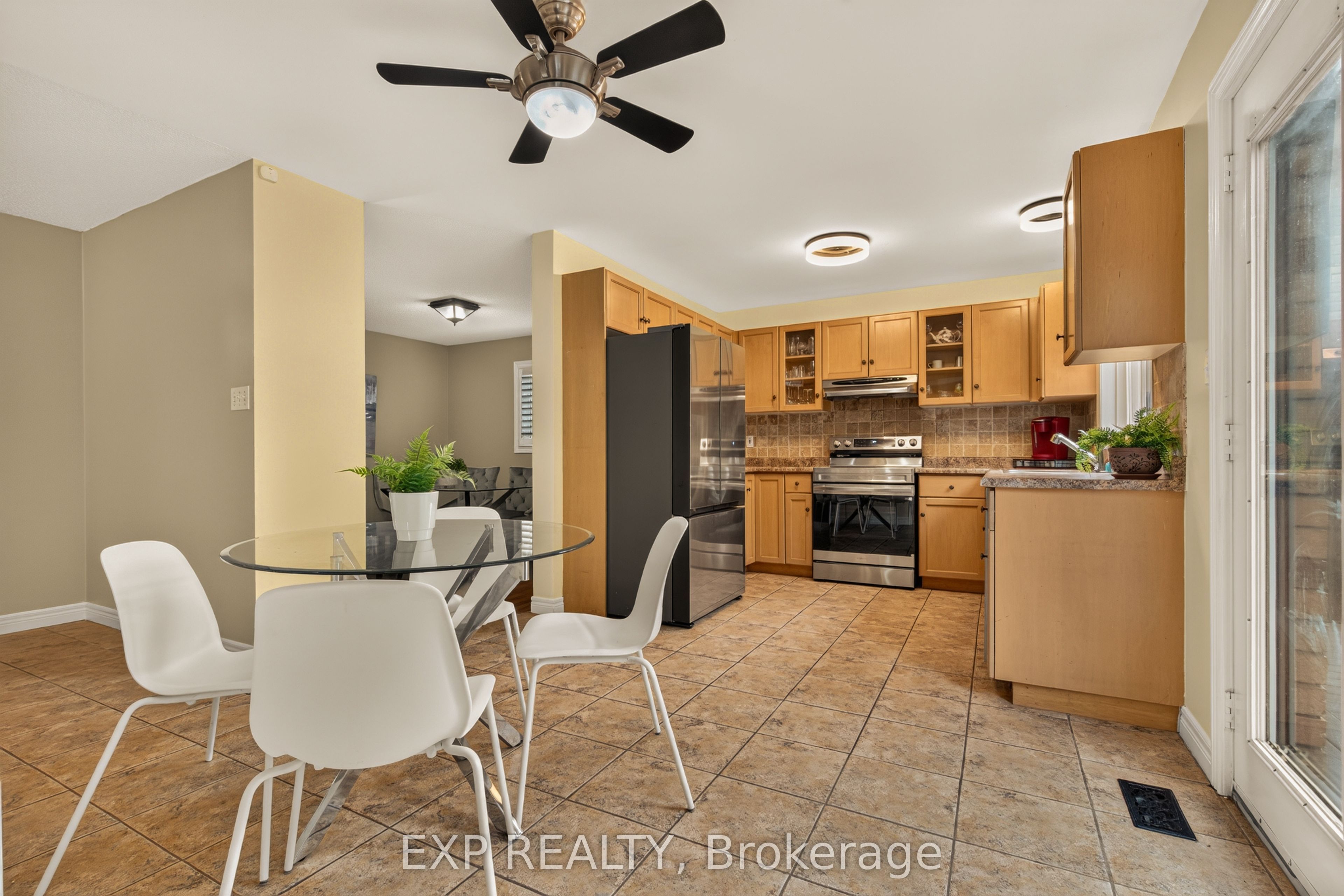 72 Etherington Crescent Property Photo 14