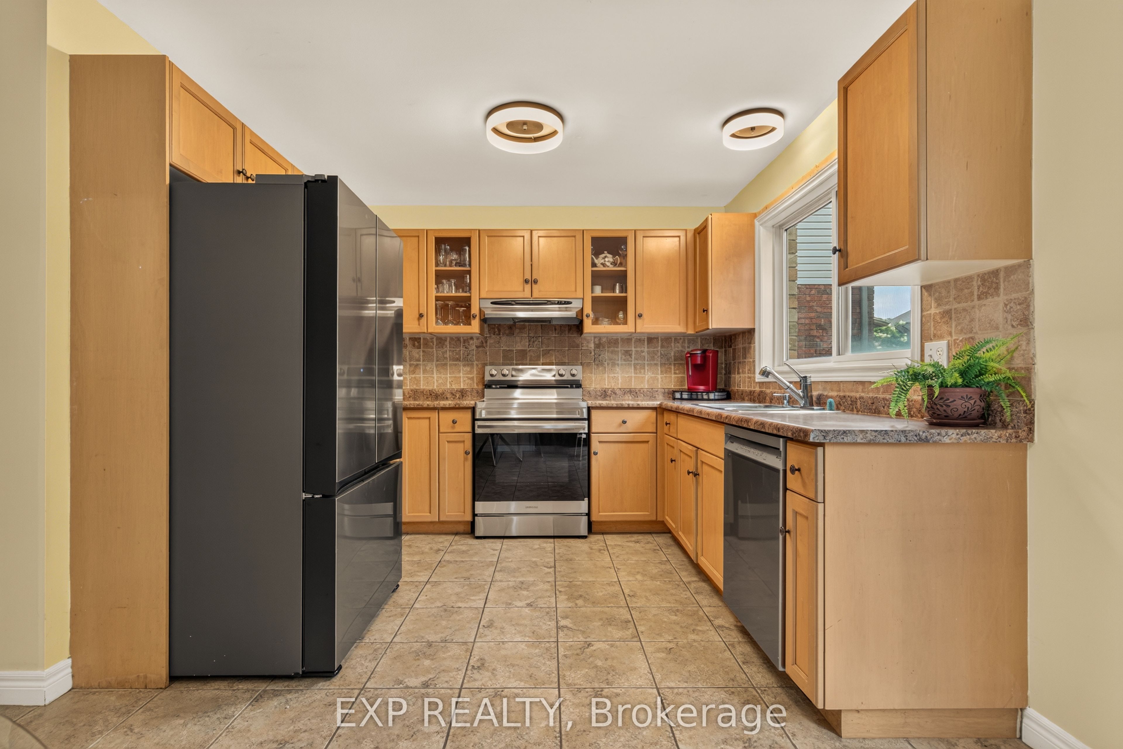 72 Etherington Crescent Property Photo 15