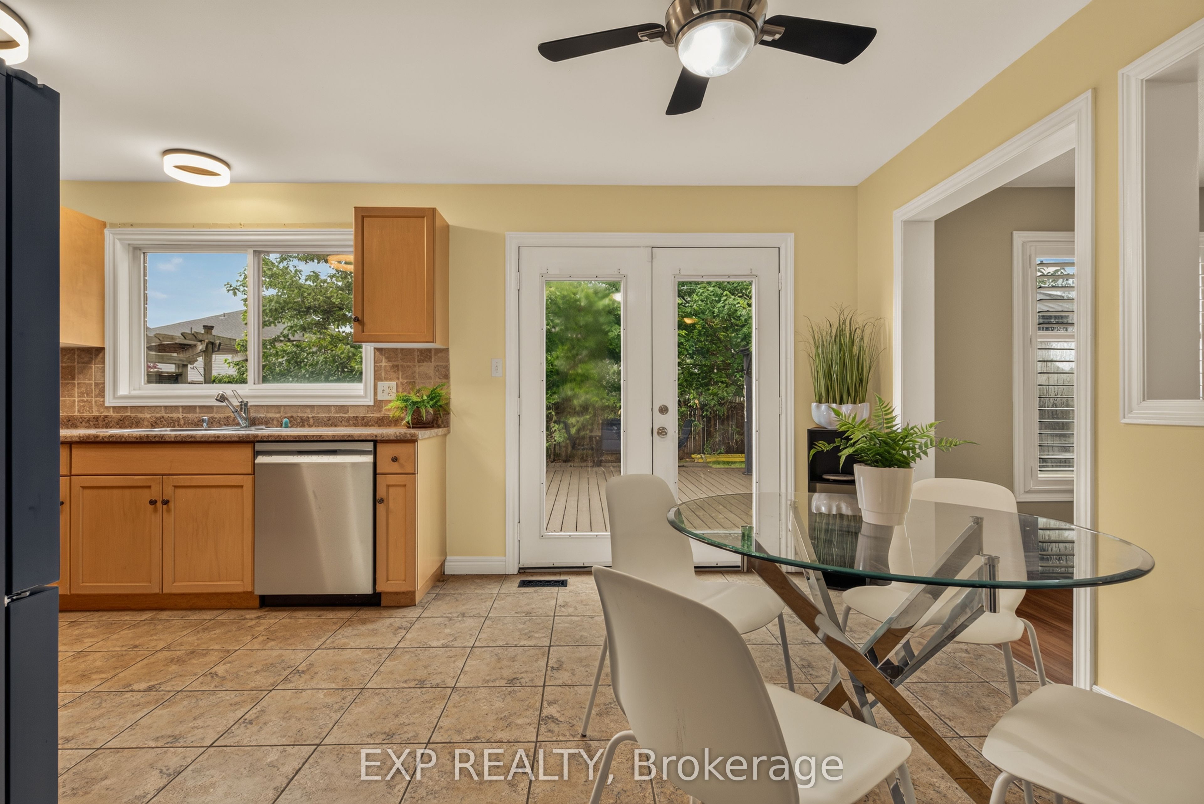 72 Etherington Crescent Property Photo 16