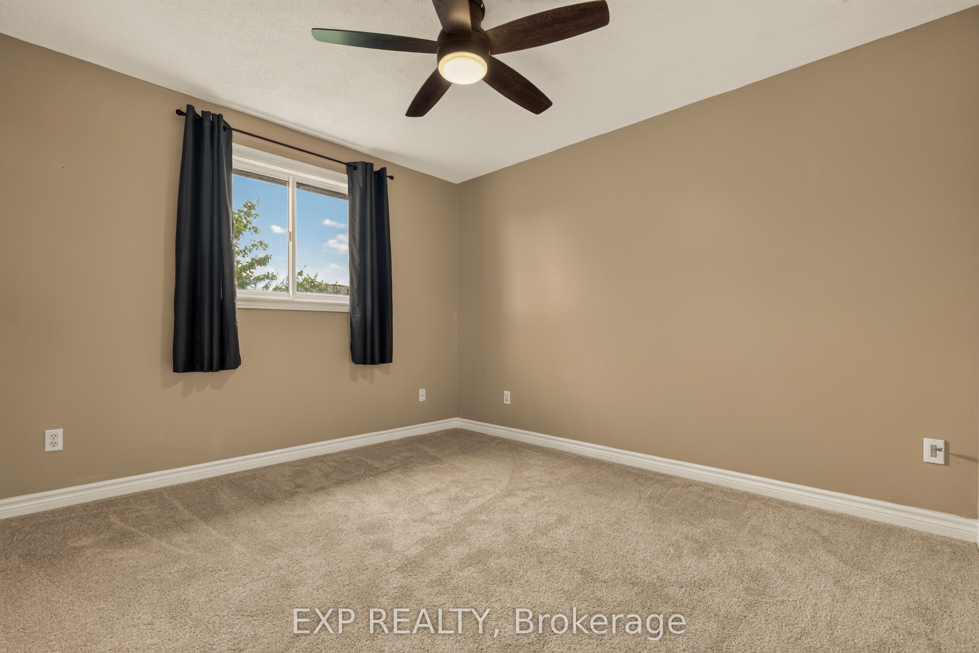 72 Etherington Crescent Property Photo 32