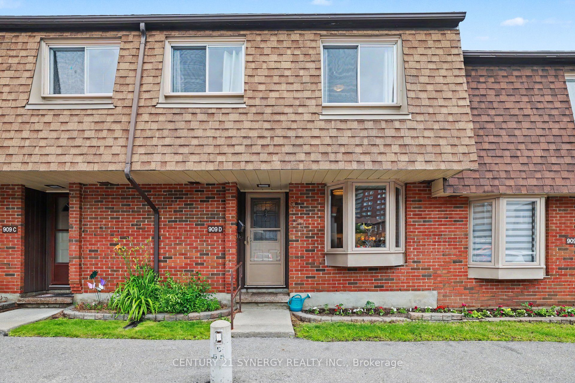 909d Elmsmere Road Property Photo 1