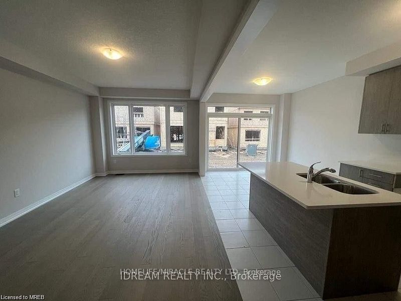 28 Crossmore Crescent Upper Unit Property Photo 2