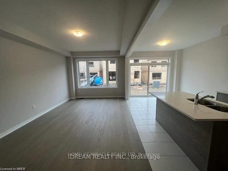 28 Crossmore Crescent Upper Unit Property Photo 6