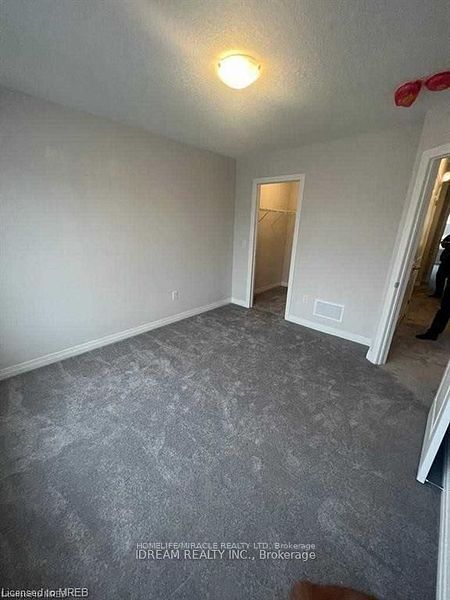 28 Crossmore Crescent Upper Unit Property Photo 7