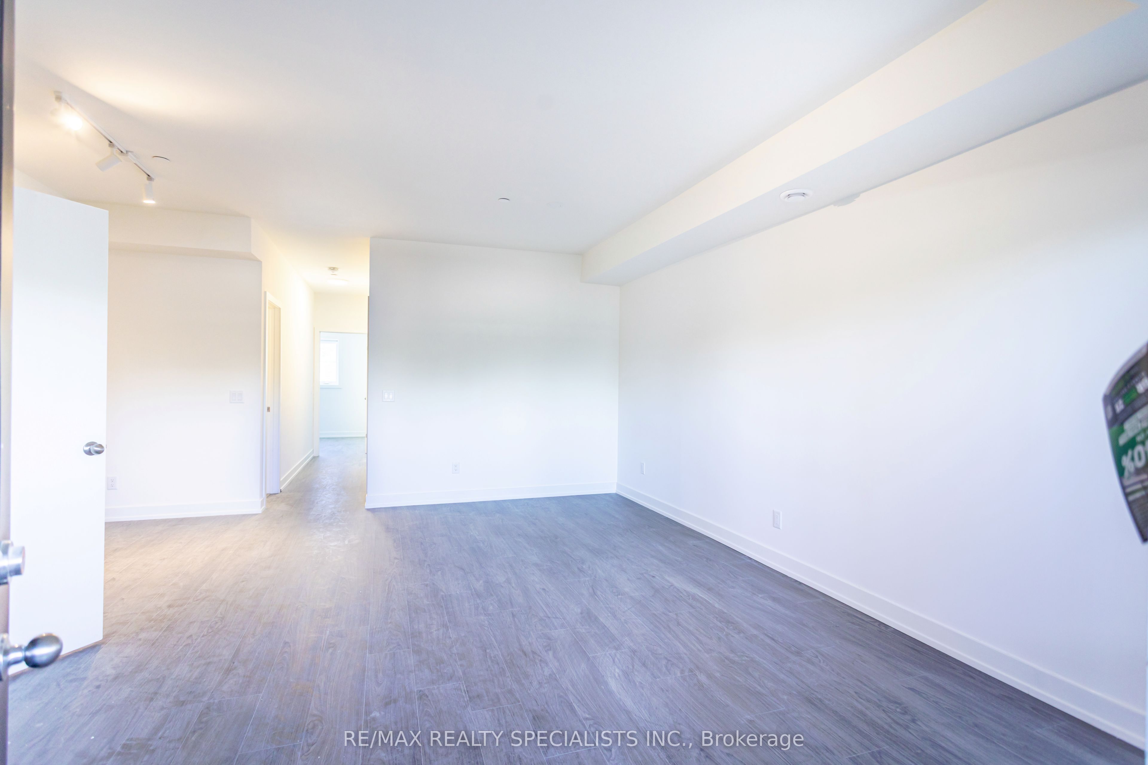 16 Melbourne Avenue 106a Property Photo 6