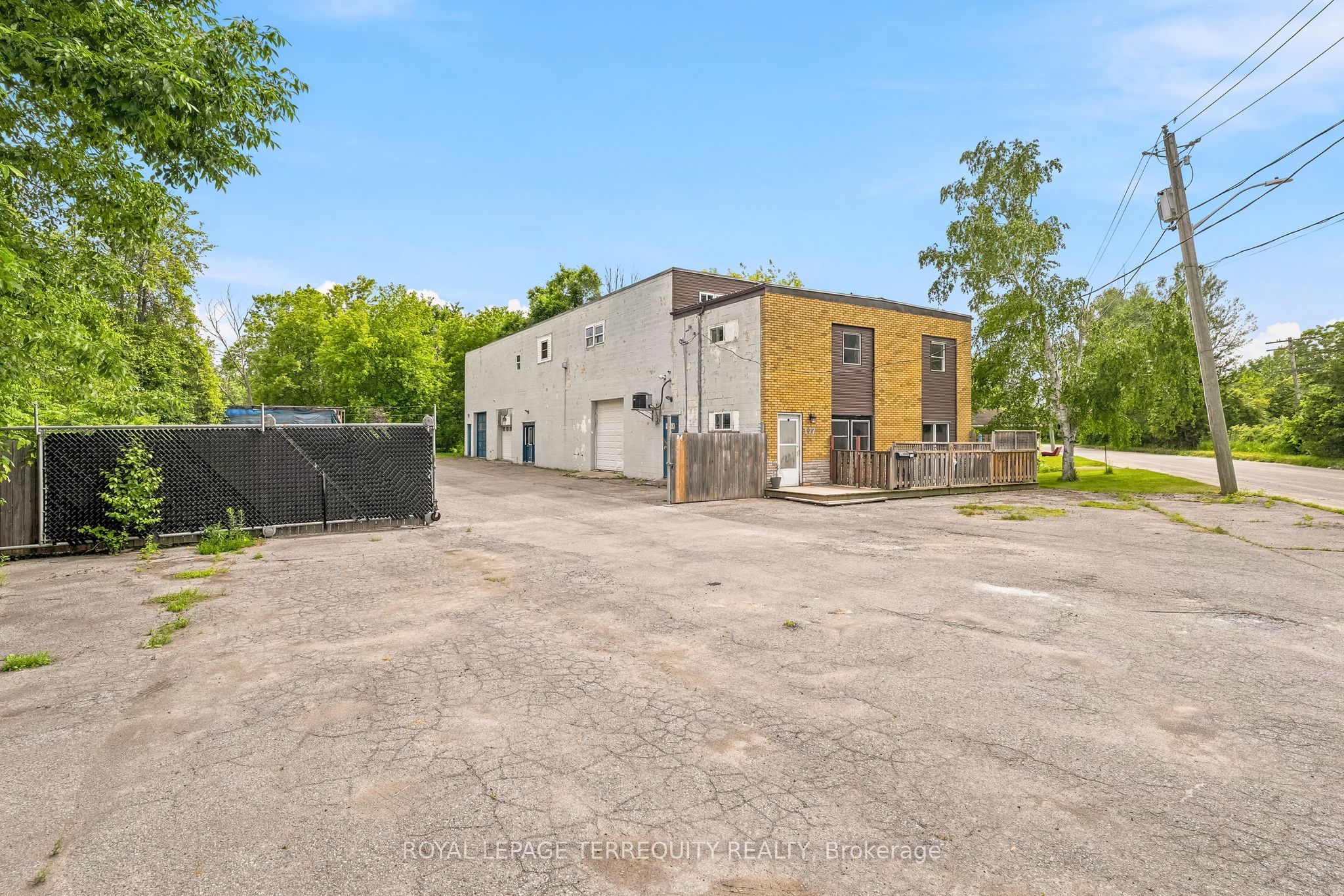 177 W Davis Street Property Photo 2