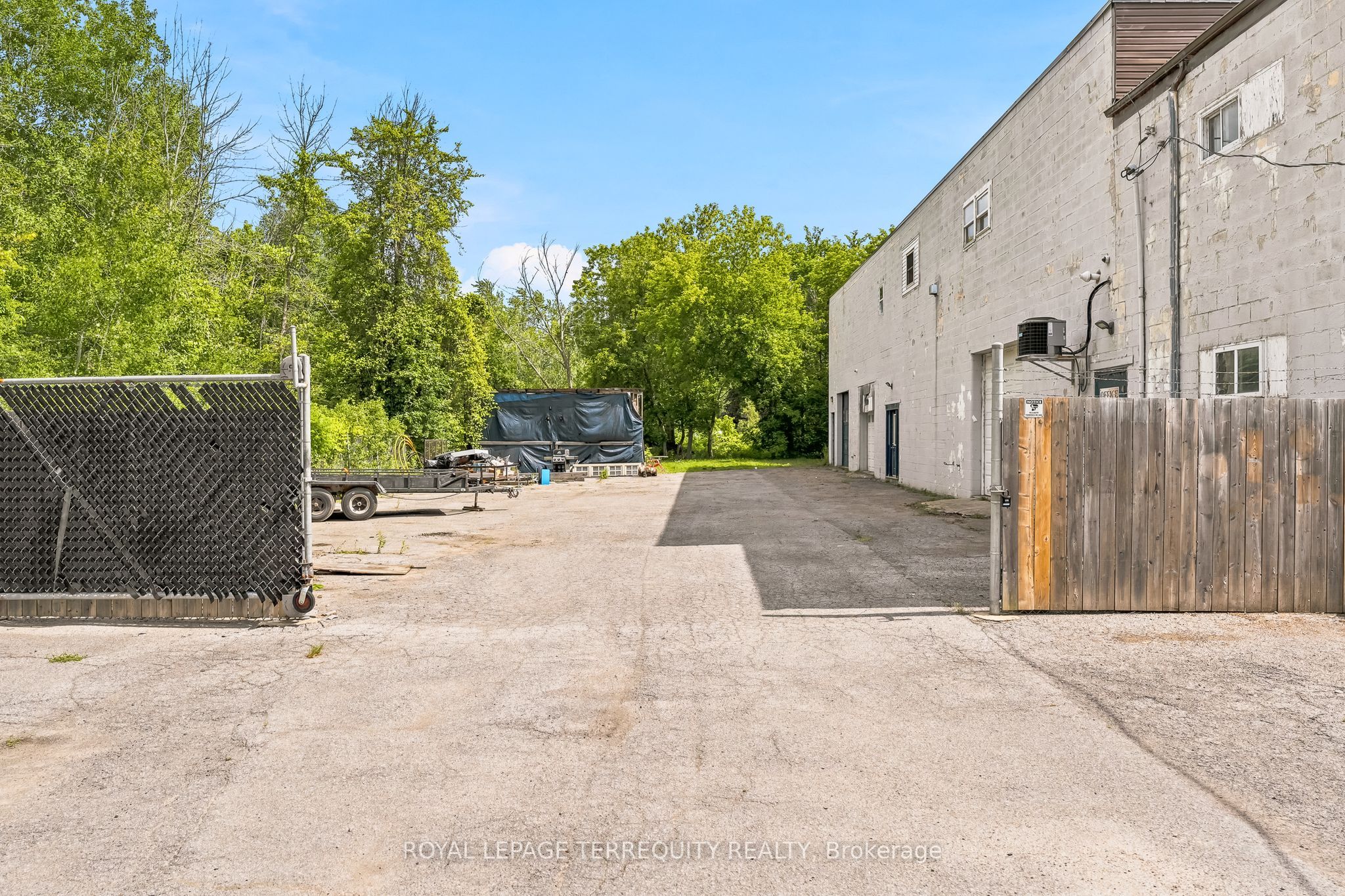 177 W Davis Street Property Photo 8
