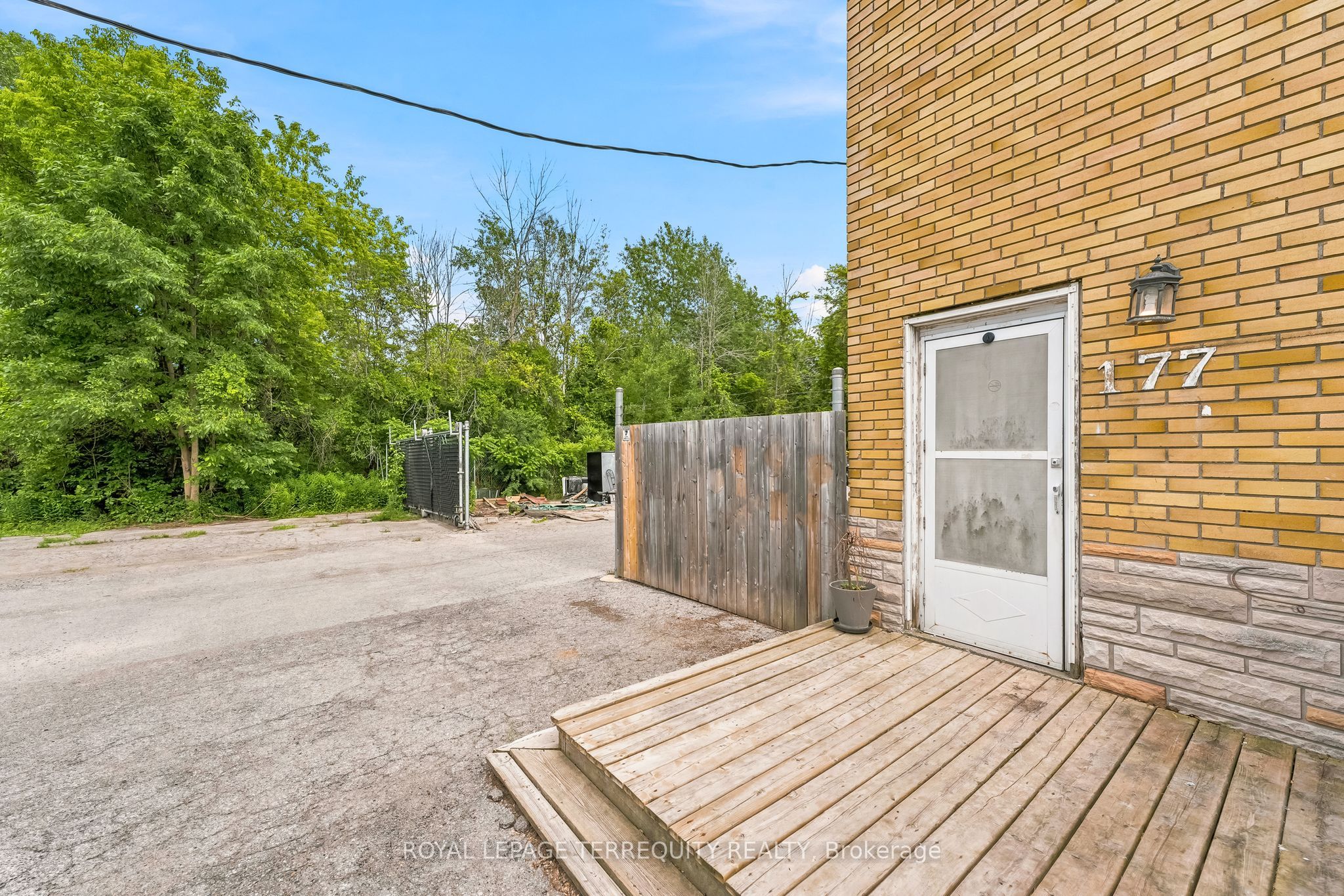 177 W Davis Street Property Photo 10