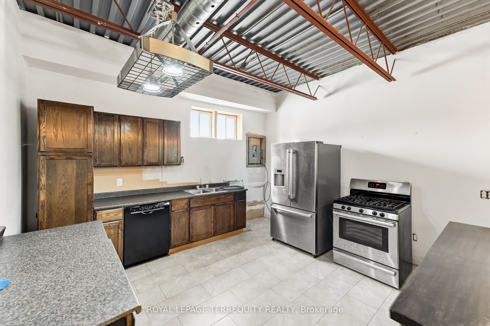177 W Davis Street Property Photo 29
