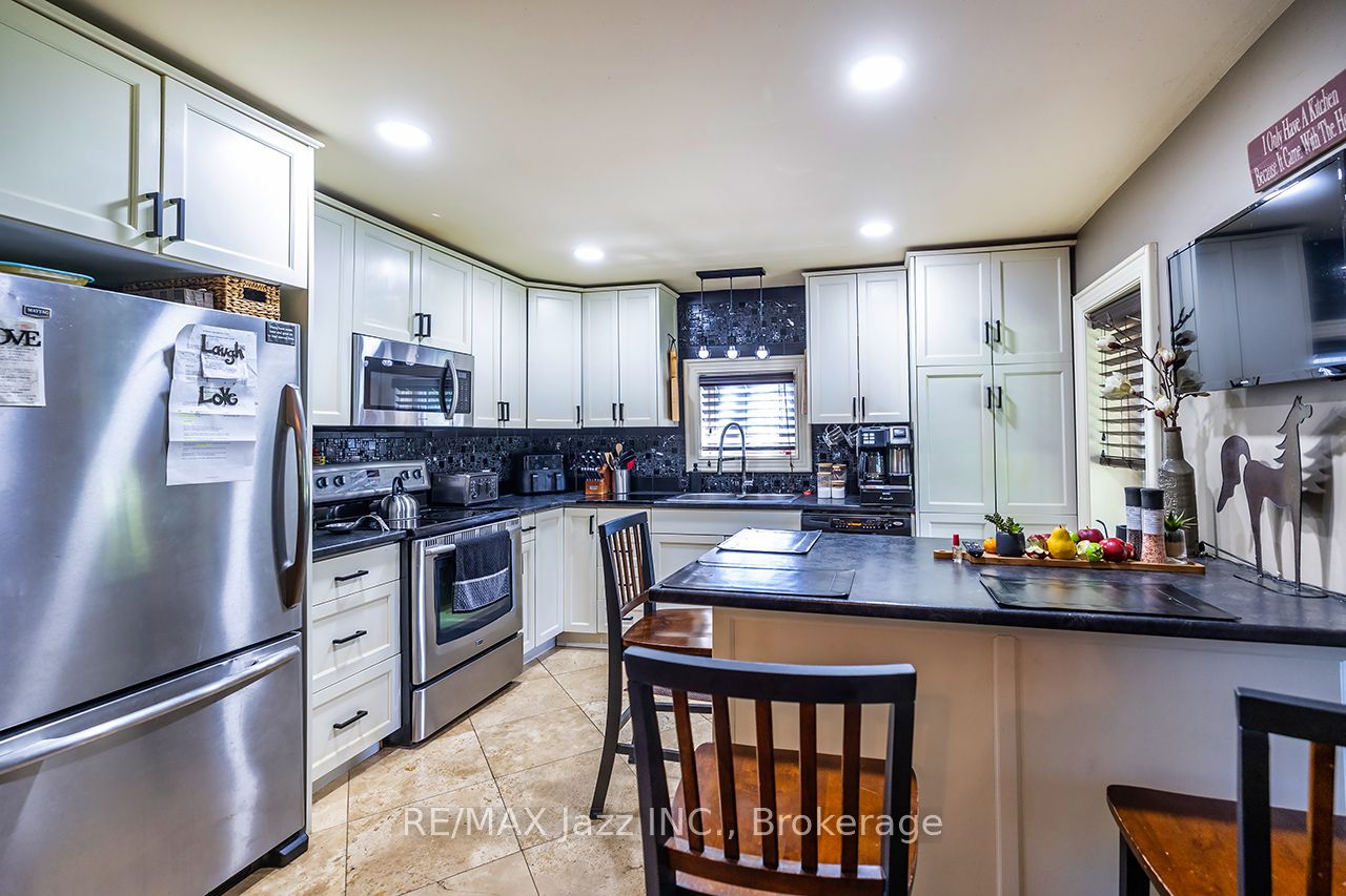 641 Enright Road Property Photo 10