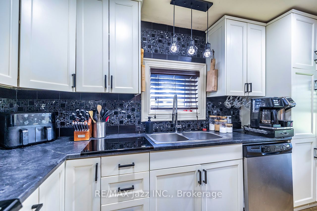 641 Enright Road Property Photo 11