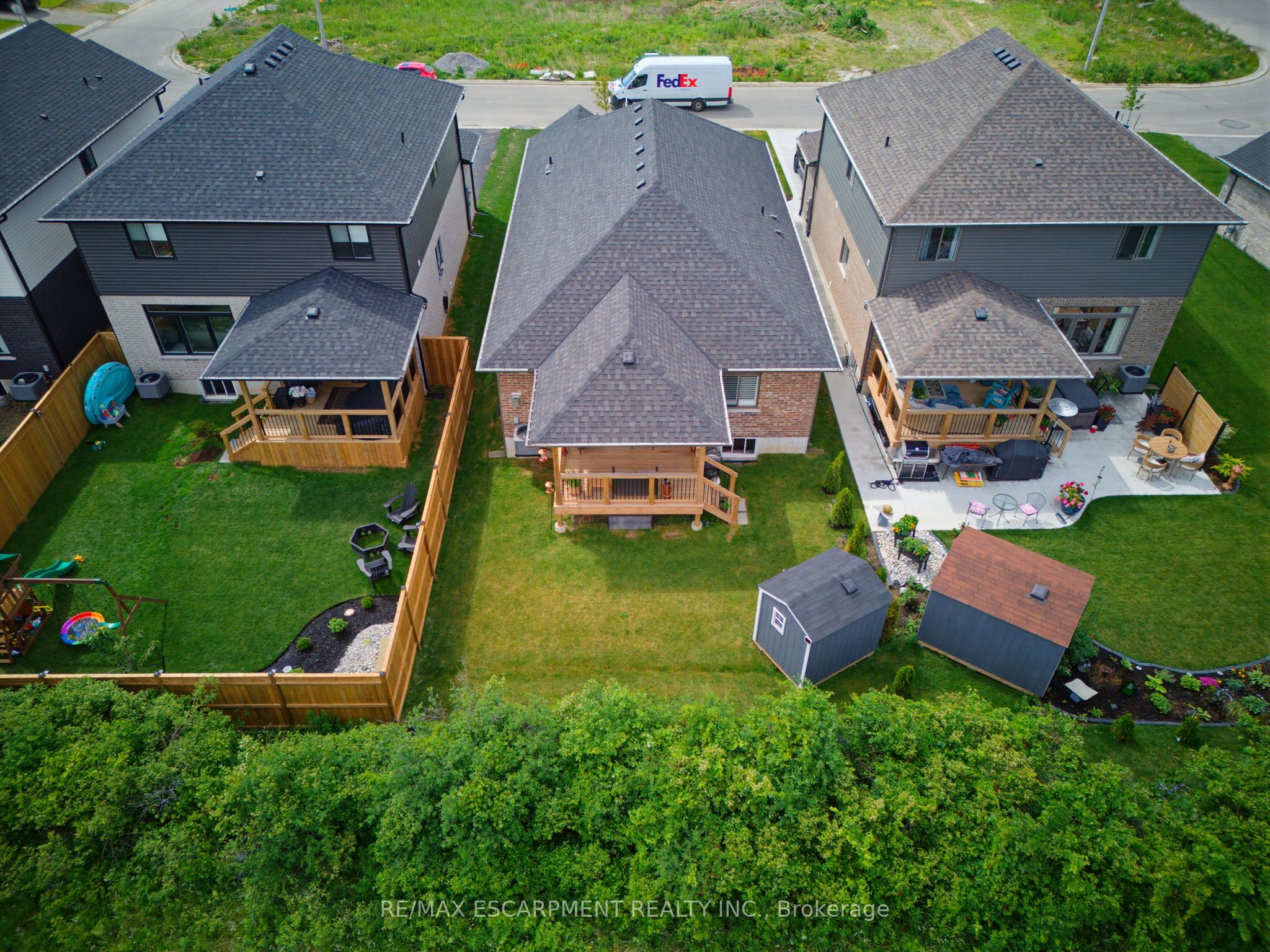 131 Craddock Boulevard Property Photo 4