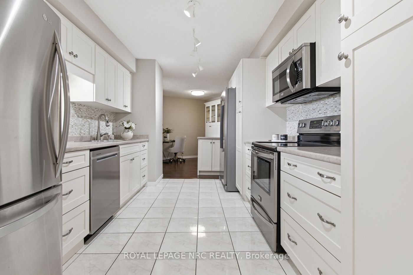 7 Gale Crescent N 1106 Property Photo 3