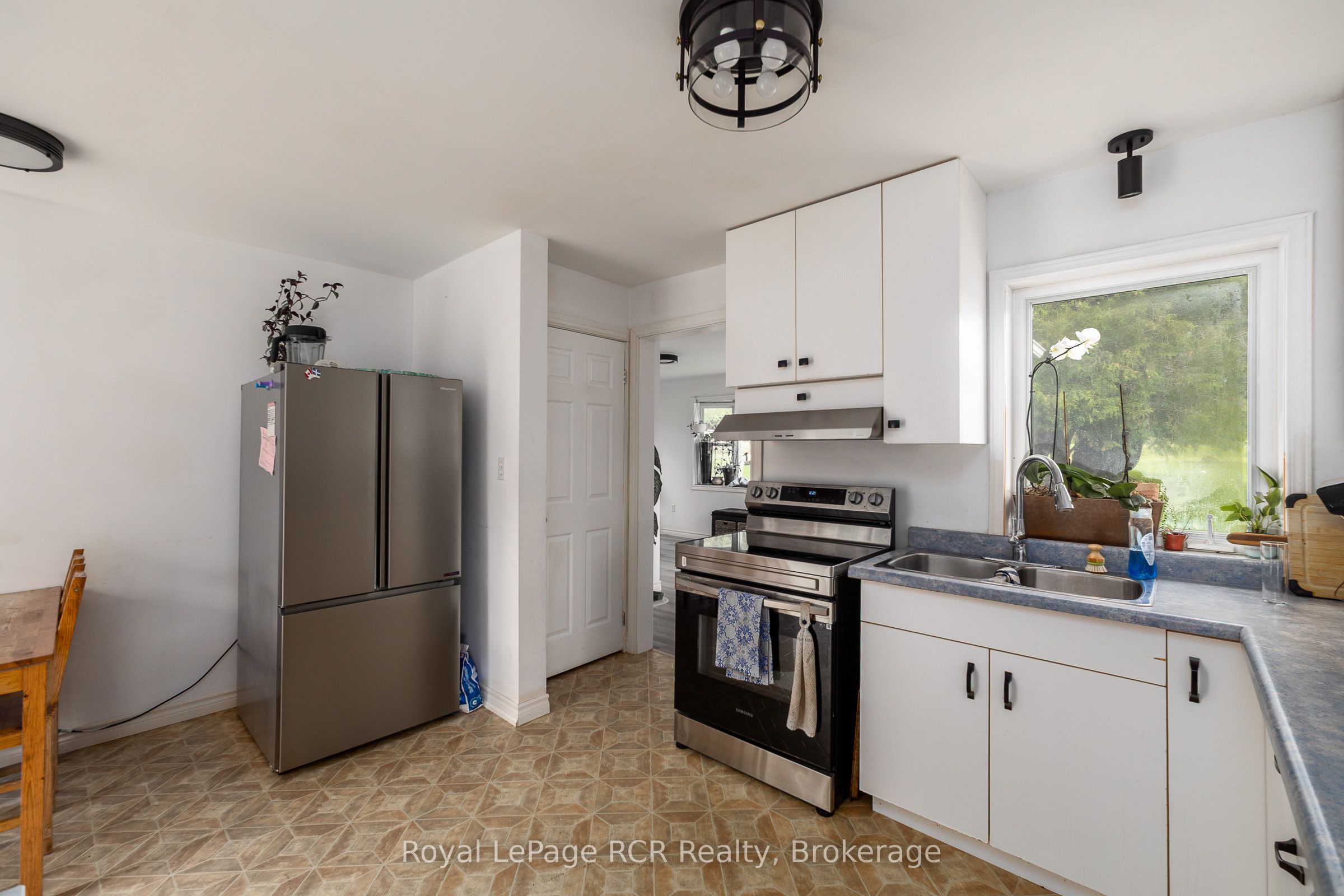 775355 Highway 10 Property Photo 9