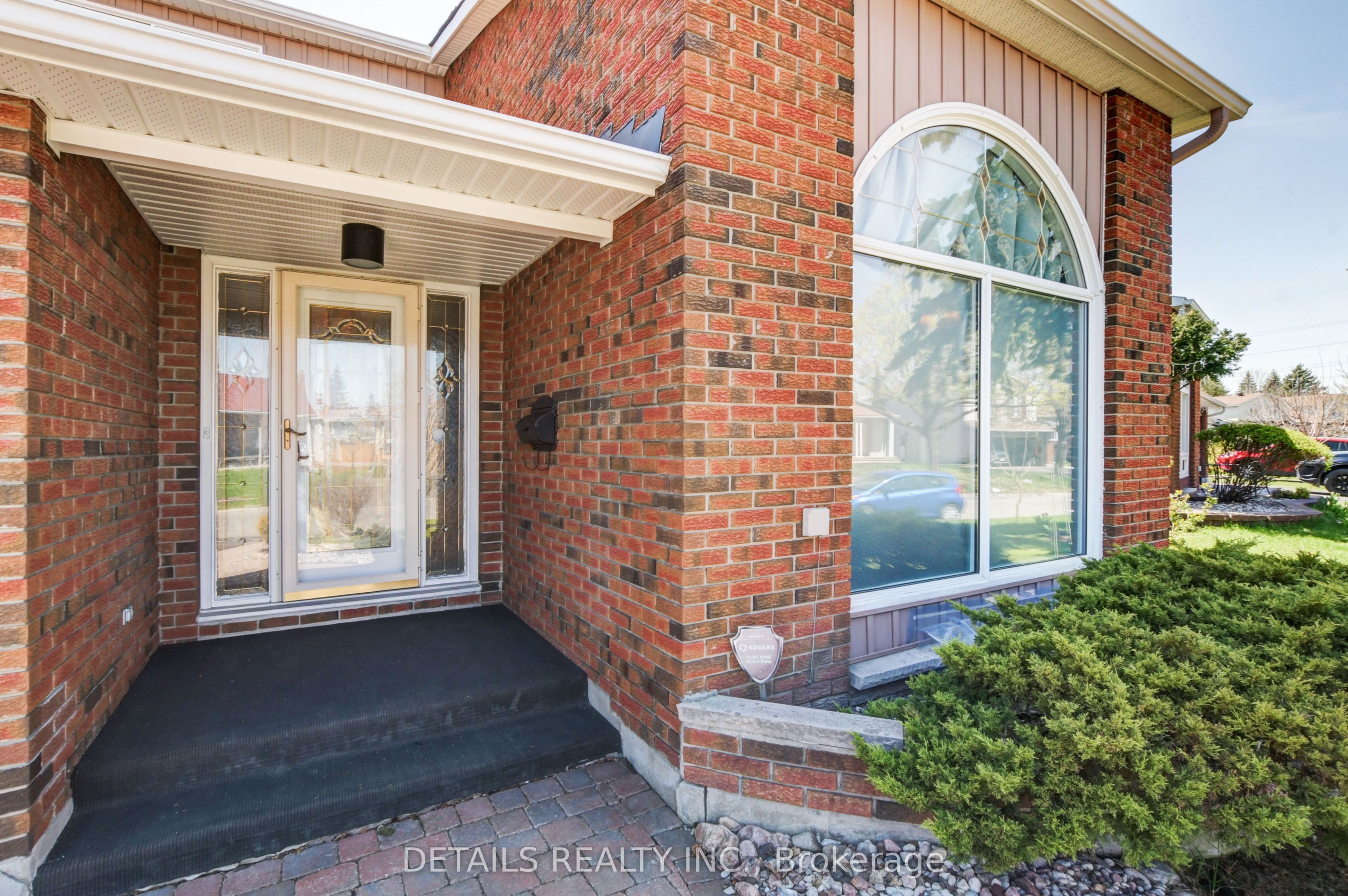 4388 Whittaker Crescent Property Photo 2