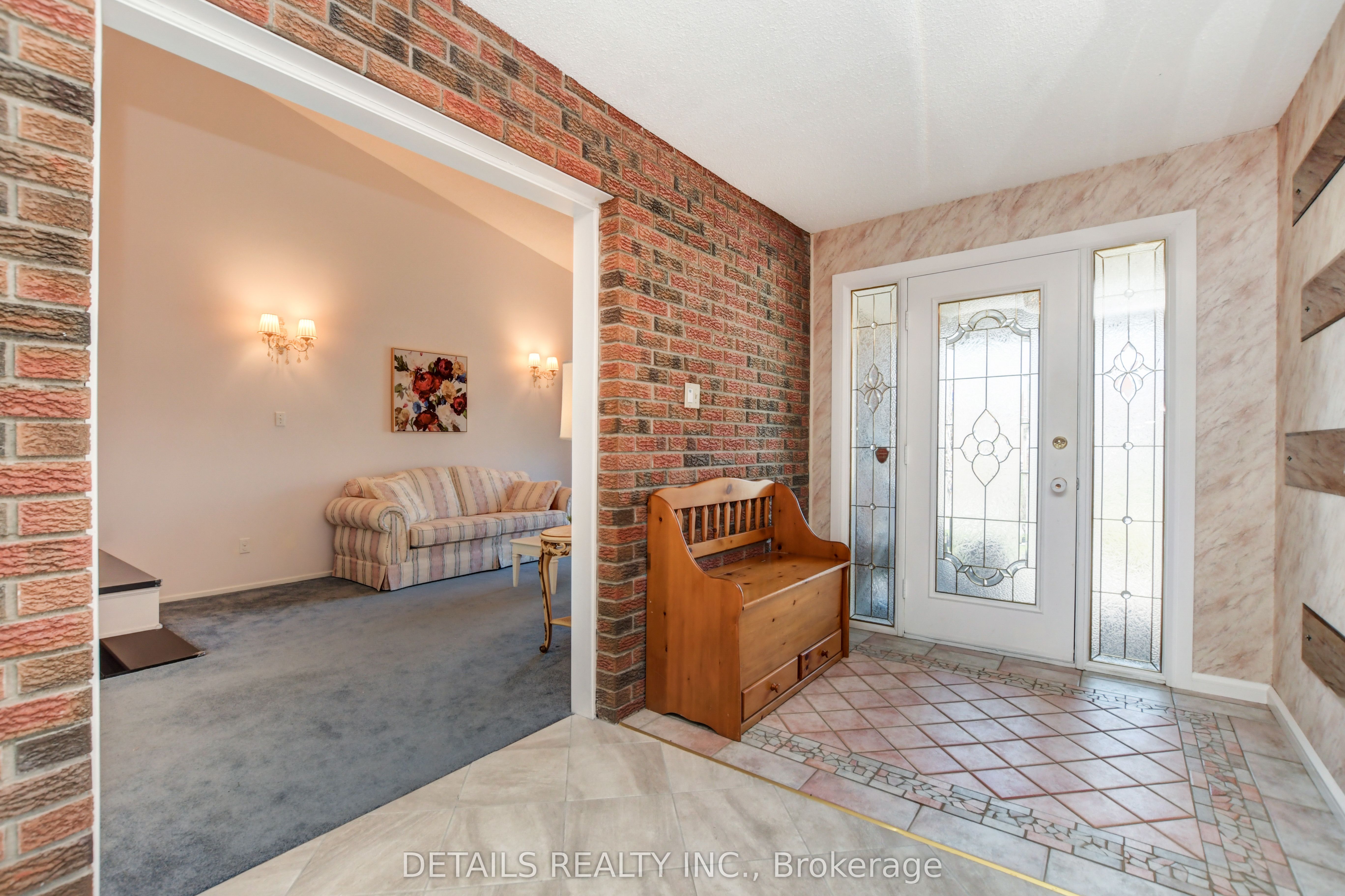 4388 Whittaker Crescent Property Photo 9