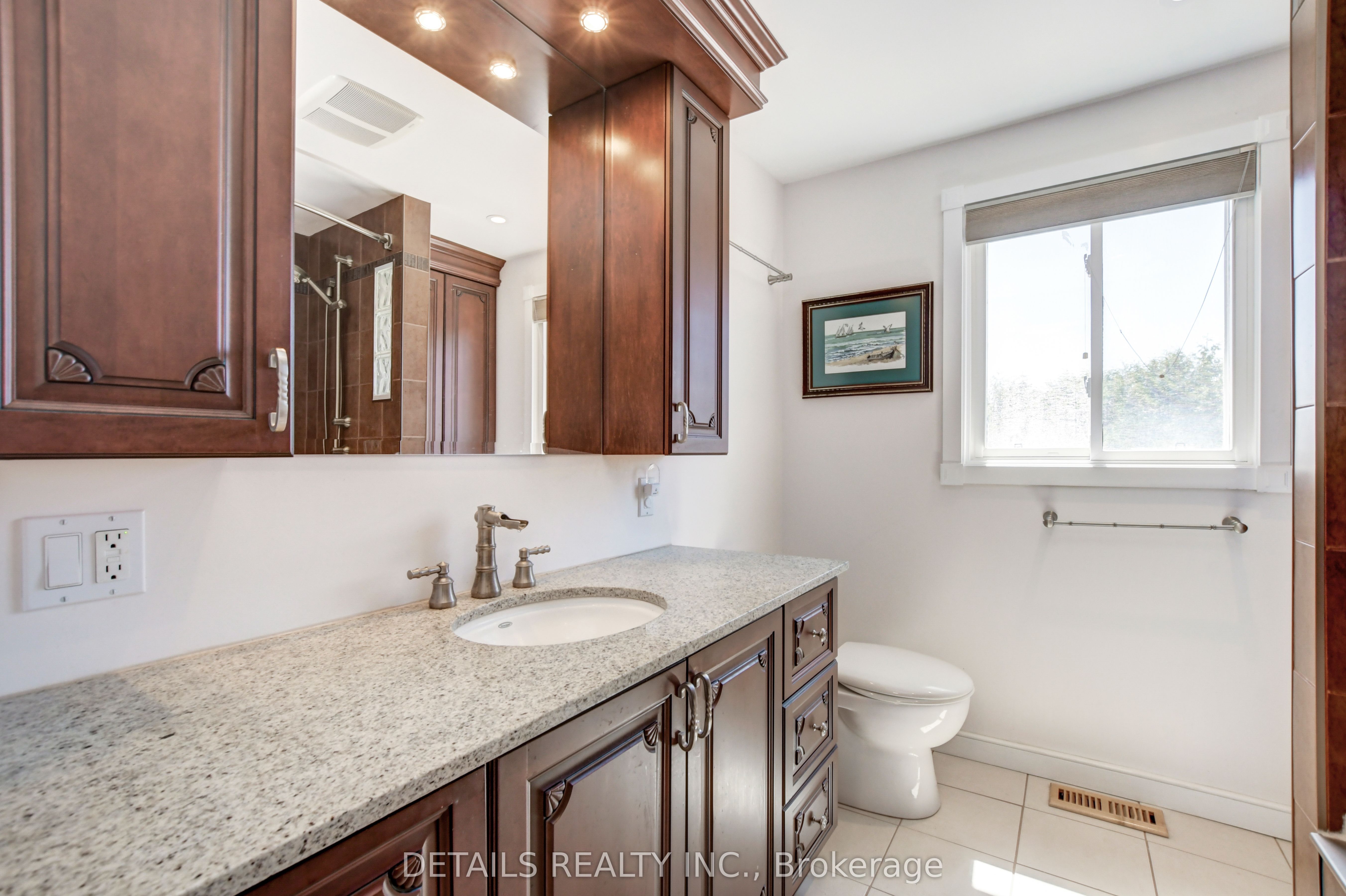 4388 Whittaker Crescent Property Photo 32