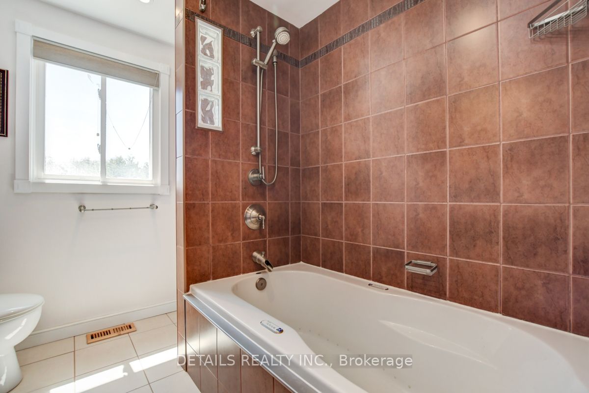 4388 Whittaker Crescent Property Photo 33