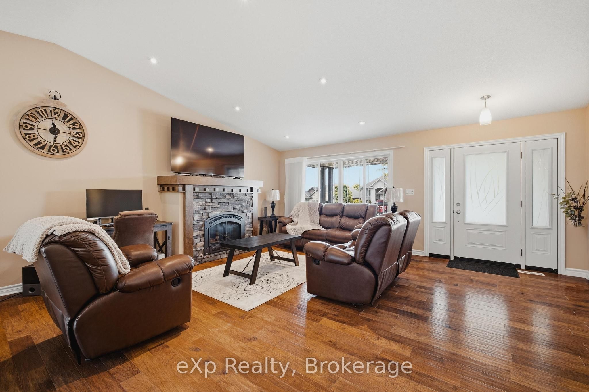 180 Ruby's Crescent Property Photo 4