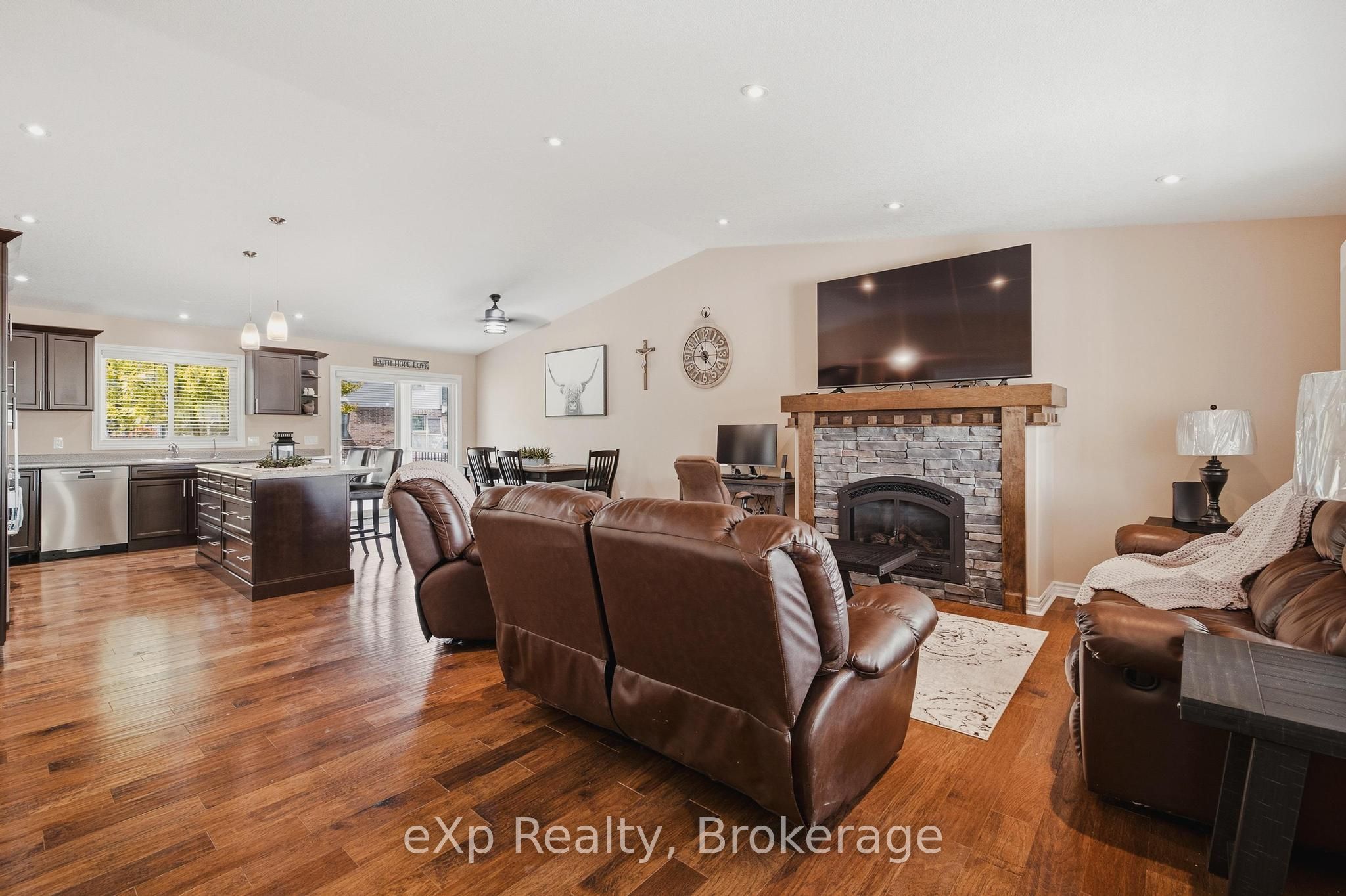 180 Ruby's Crescent Property Photo 5