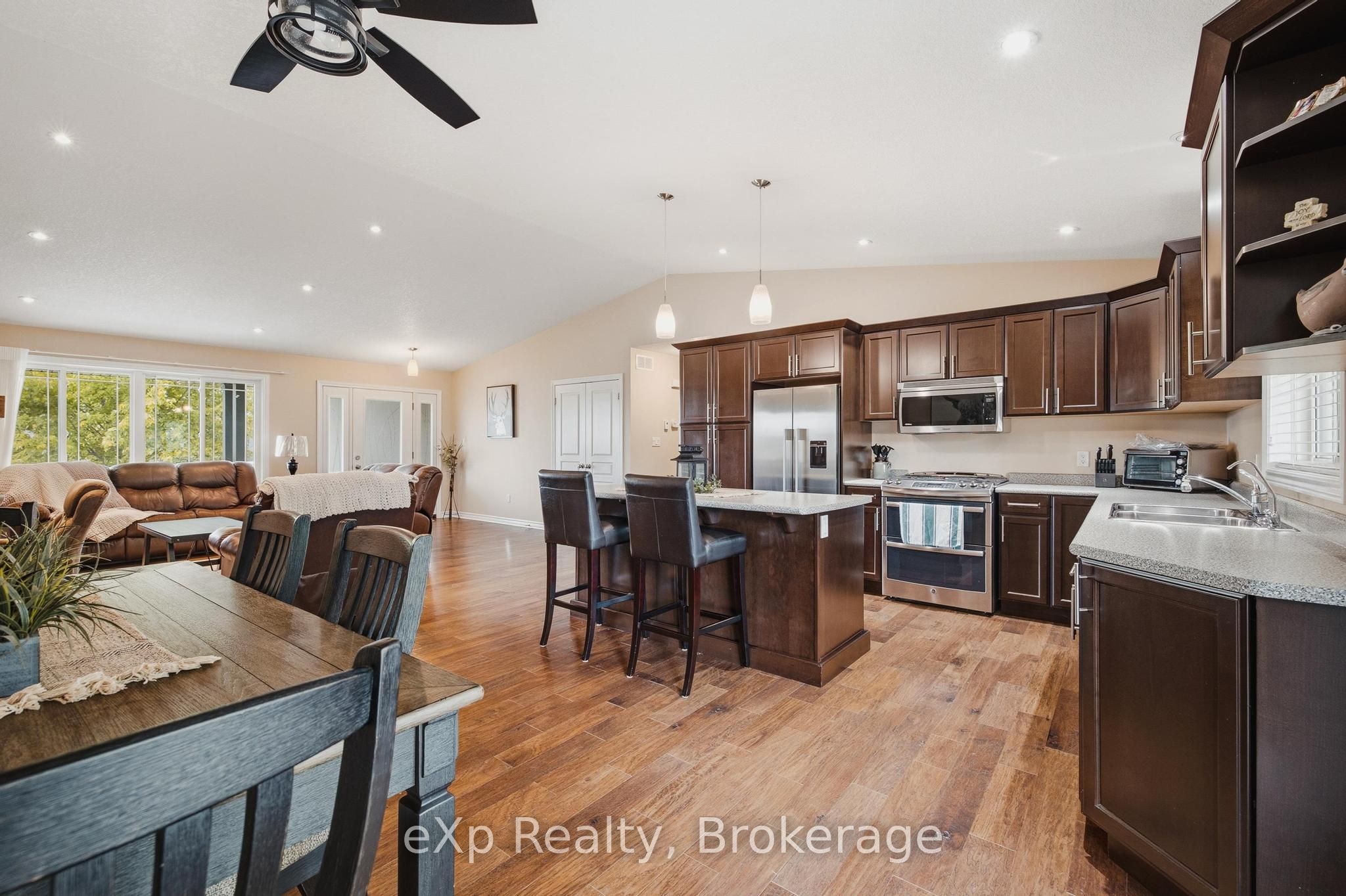 180 Ruby's Crescent Property Photo 6