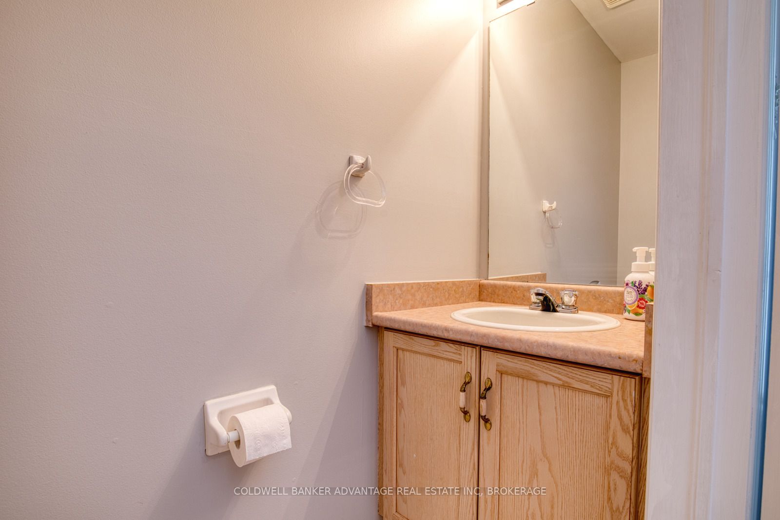 800 Paramount Drive 2 Property Photo 5