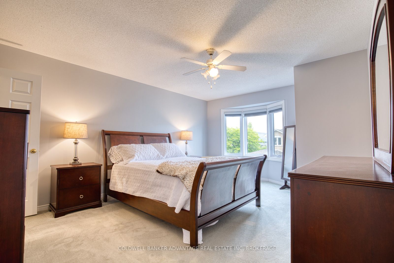 800 Paramount Drive 2 Property Photo 15