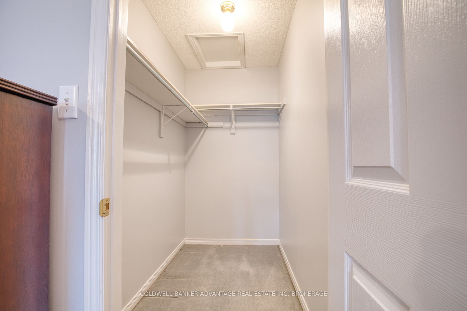 800 Paramount Drive 2 Property Photo 17