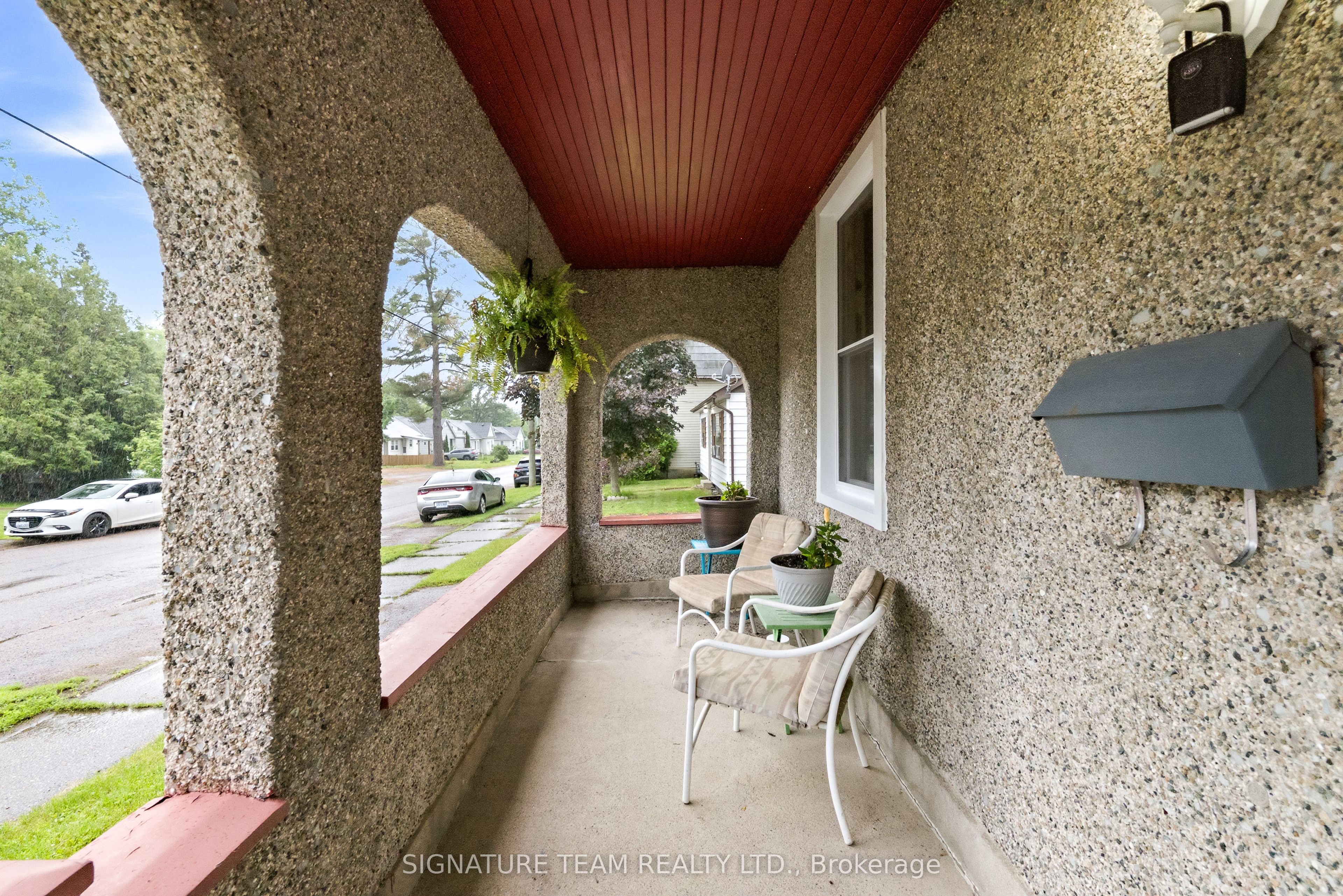 652 Moffat Street Property Photo 33