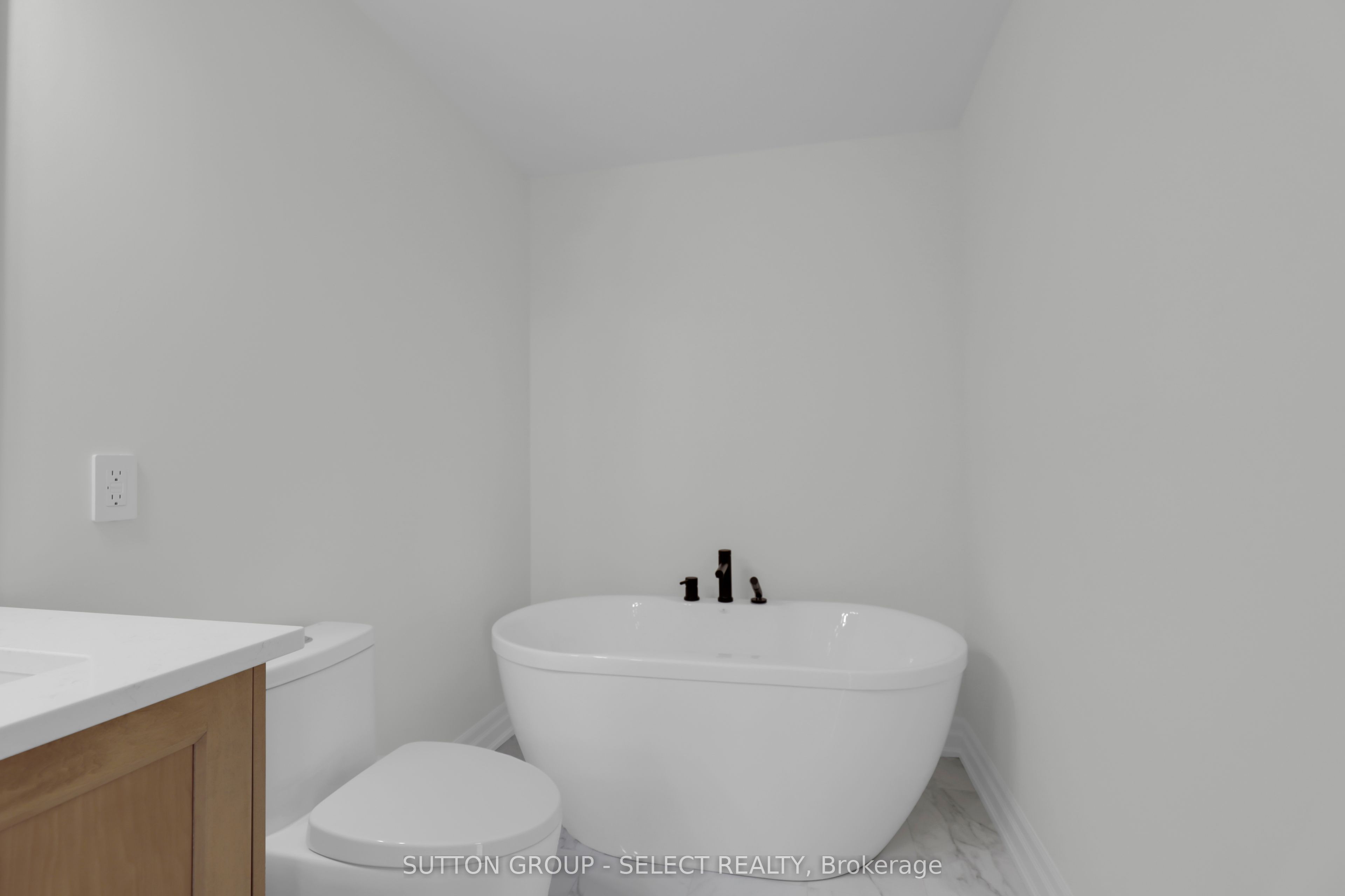 8 Purple Beech Street Property Photo 18