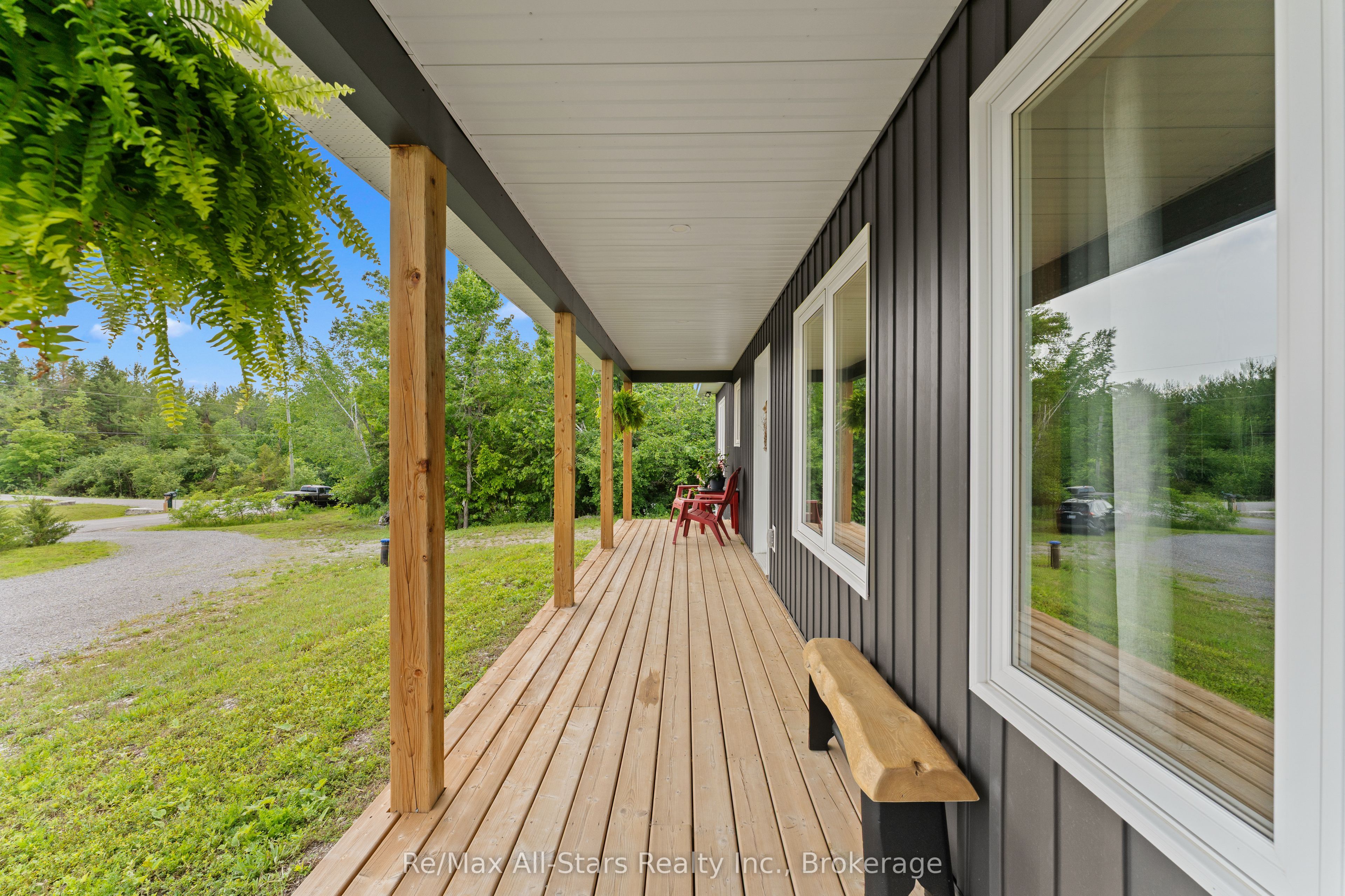 86 Ellwood Crescent Property Photo 4