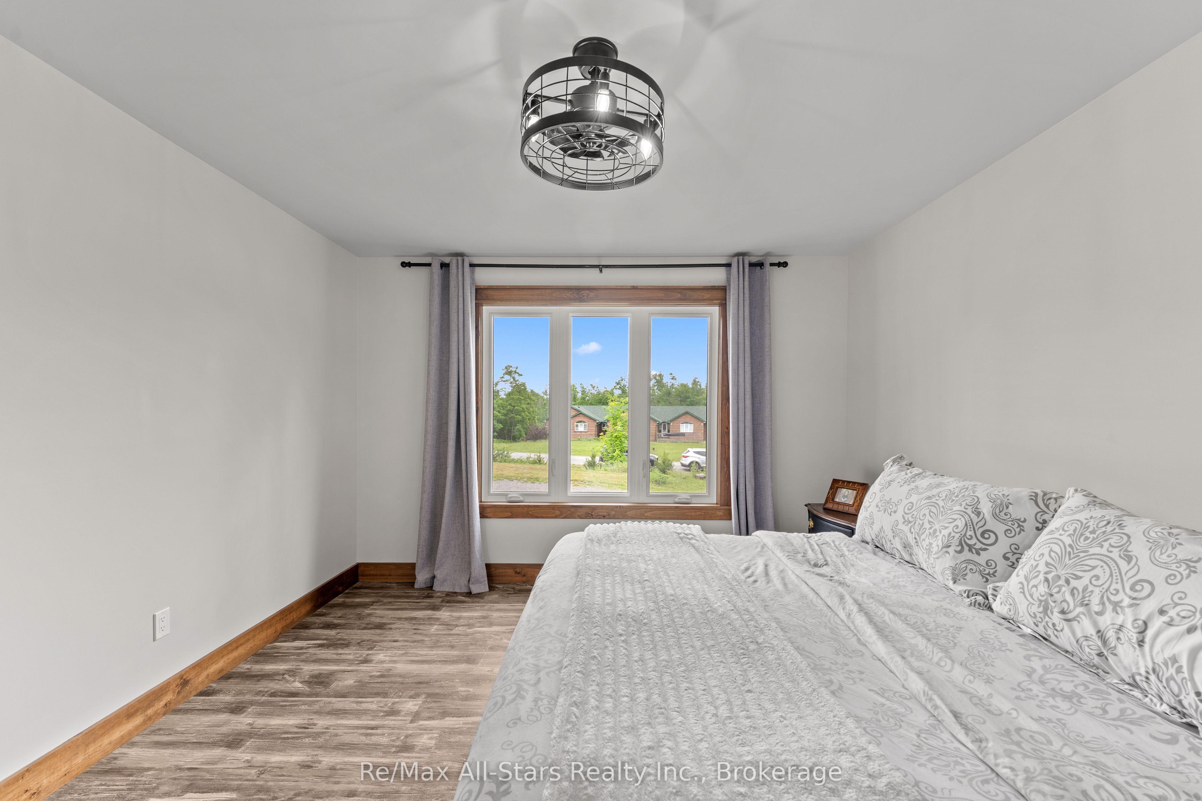 86 Ellwood Crescent Property Photo 19