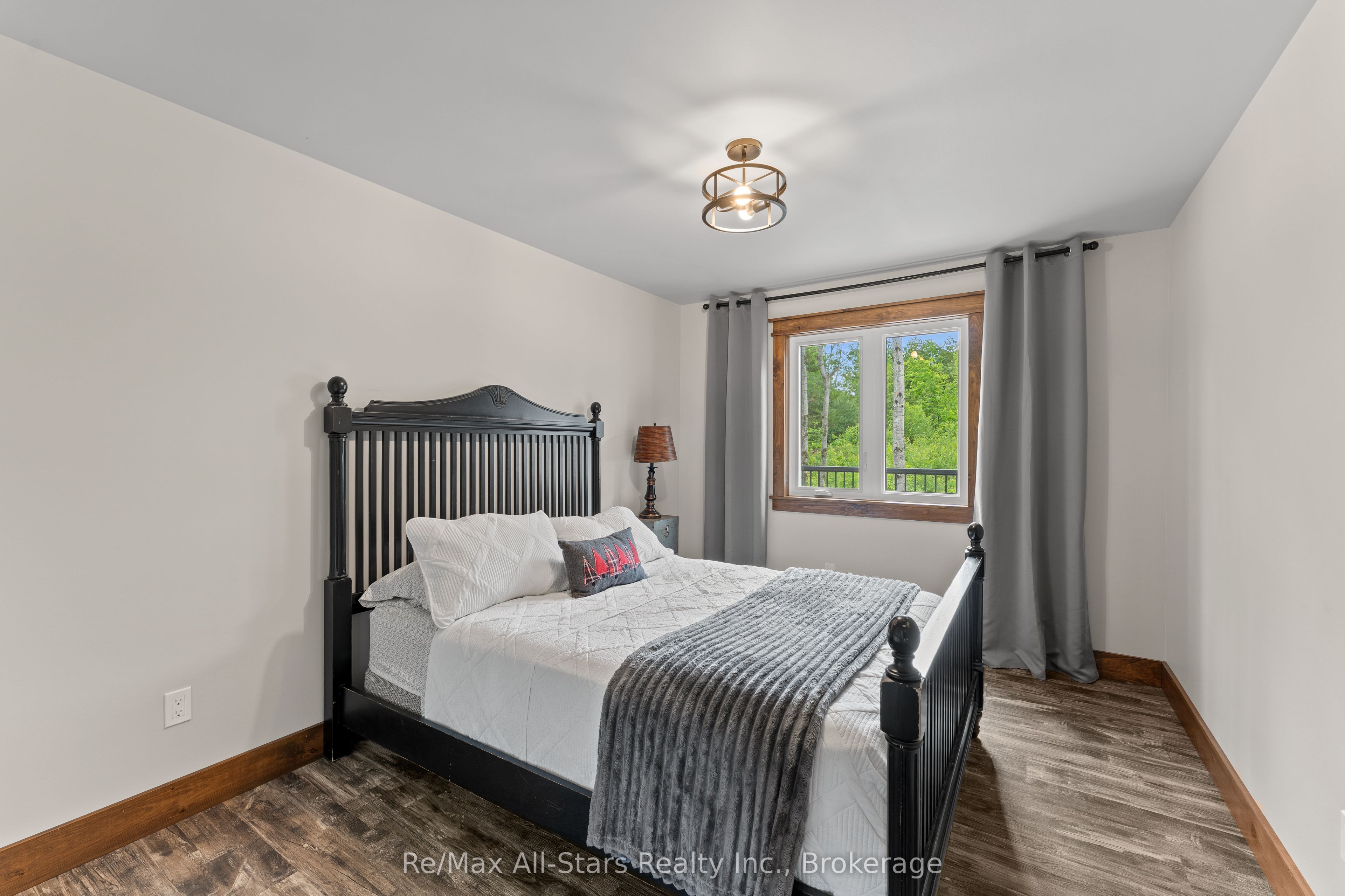 86 Ellwood Crescent Property Photo 23