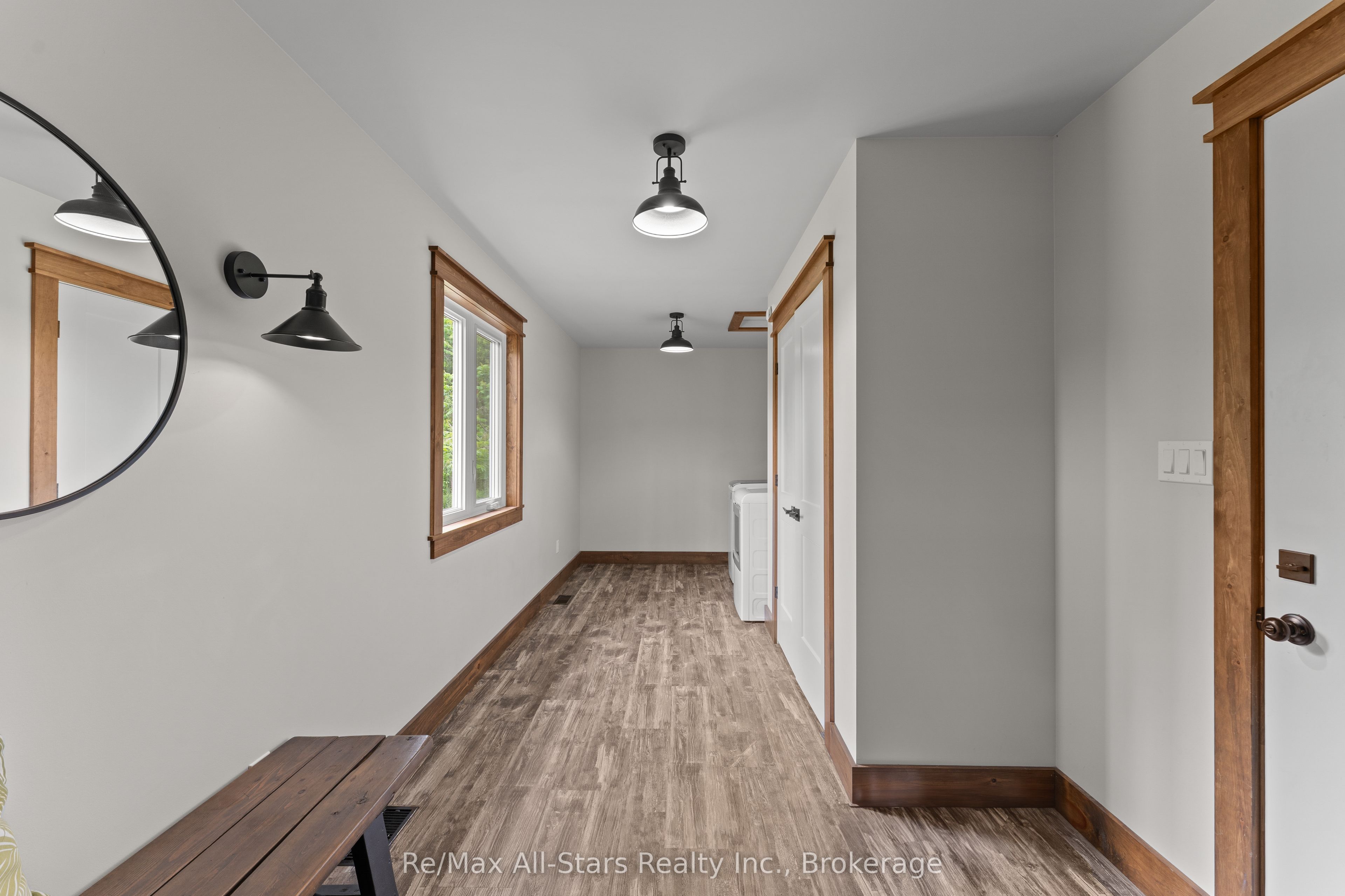 86 Ellwood Crescent Property Photo 25