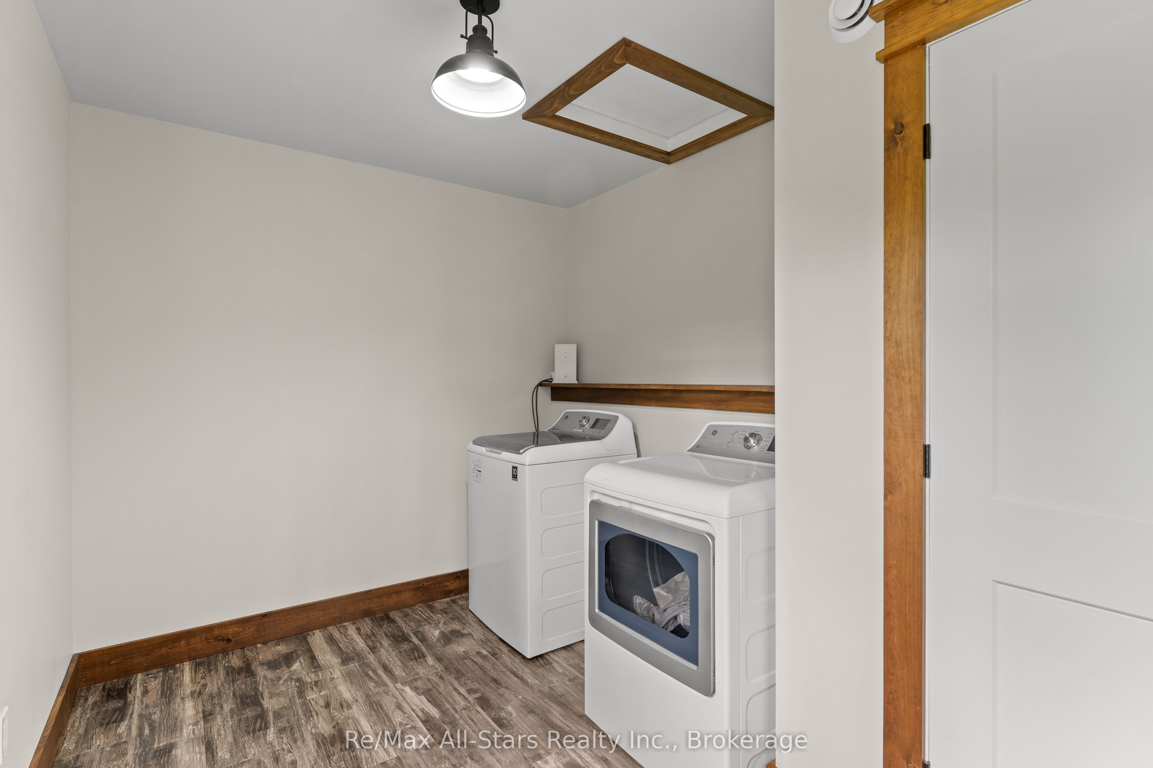 86 Ellwood Crescent Property Photo 26