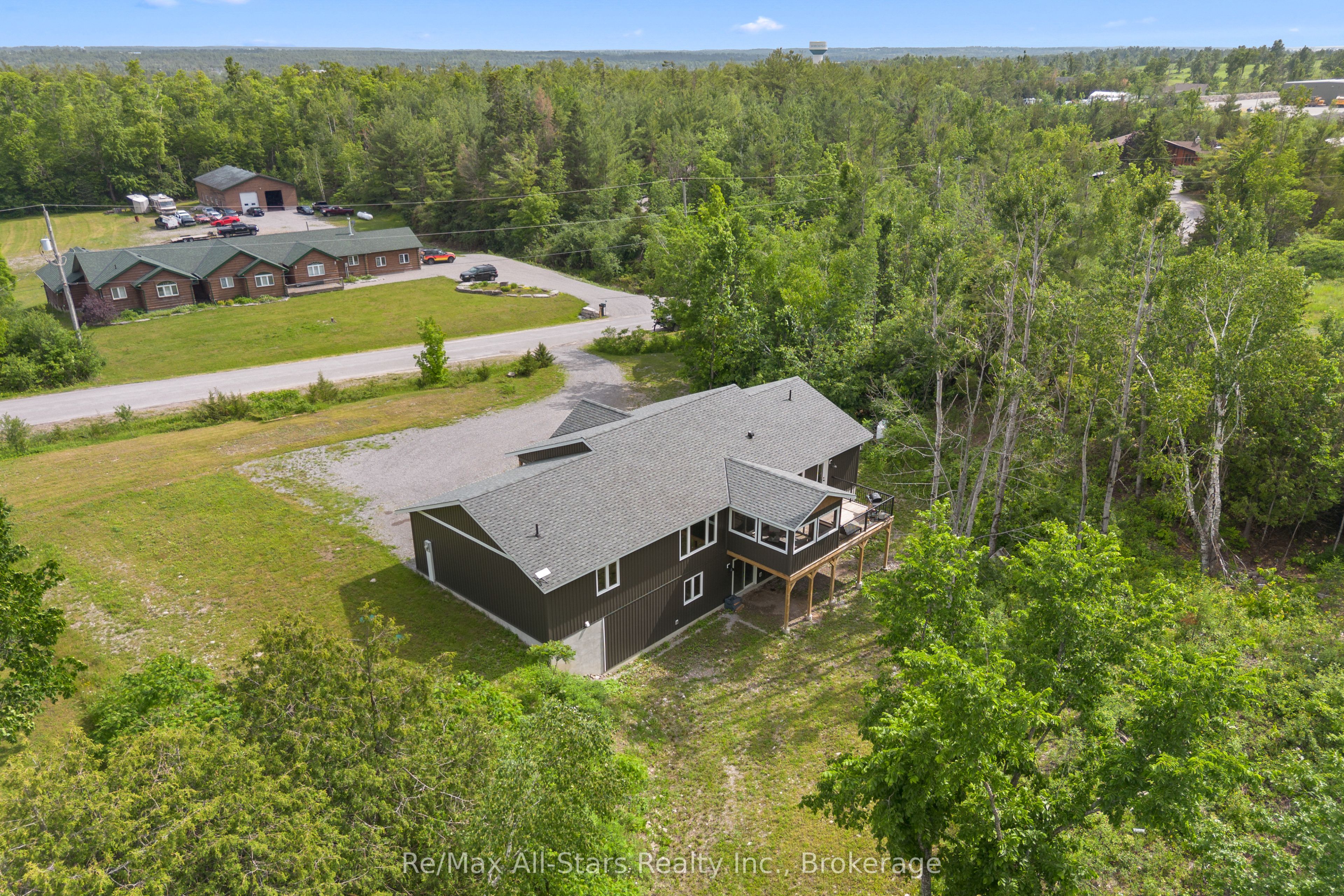 86 Ellwood Crescent Property Photo 37